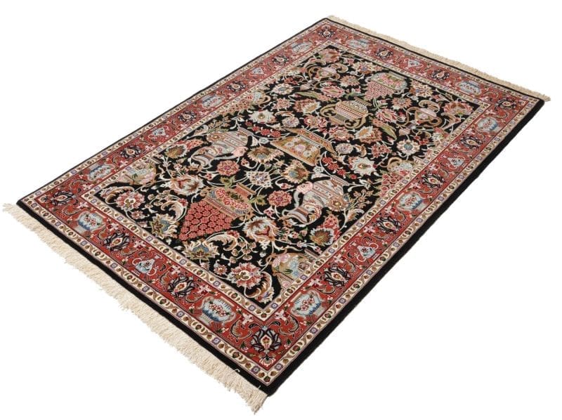Isfahan Persian Rug 106 × 157 cm, Wool, hand-knotted