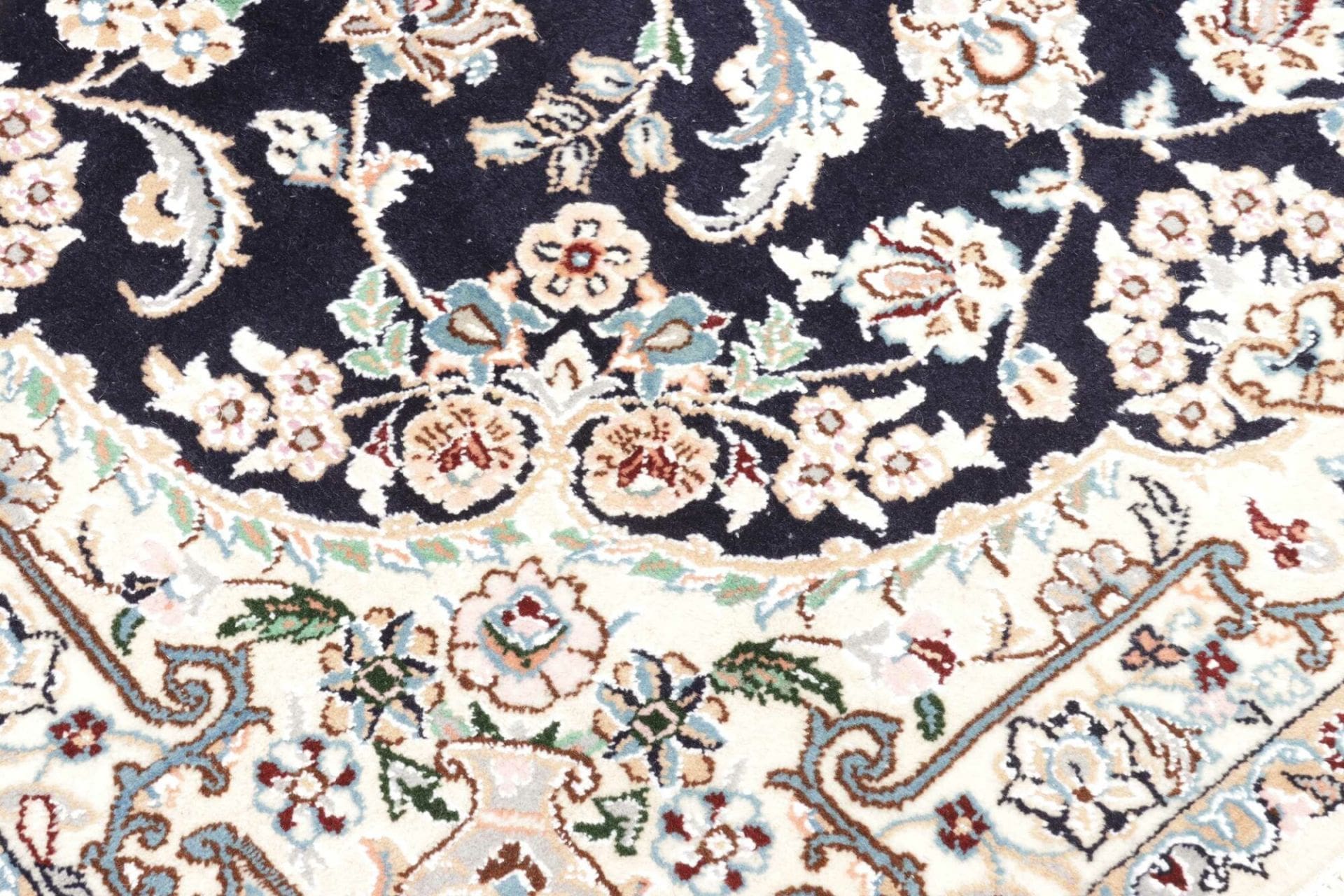 Hand-Knotted Wool Nain Persian Rug, 106 × 153 cm
