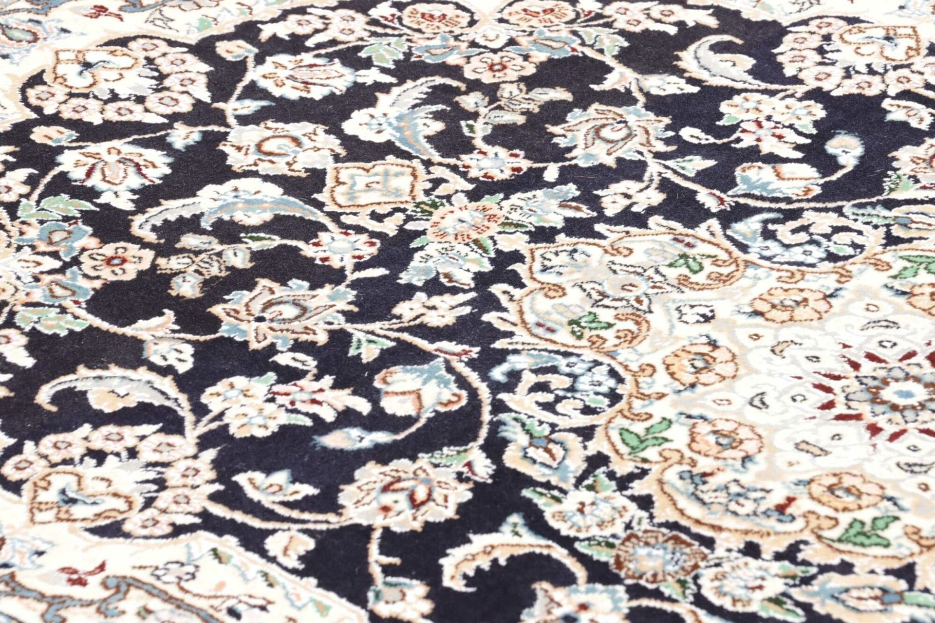 Hand-Knotted Wool Nain Persian Rug, 106 × 153 cm