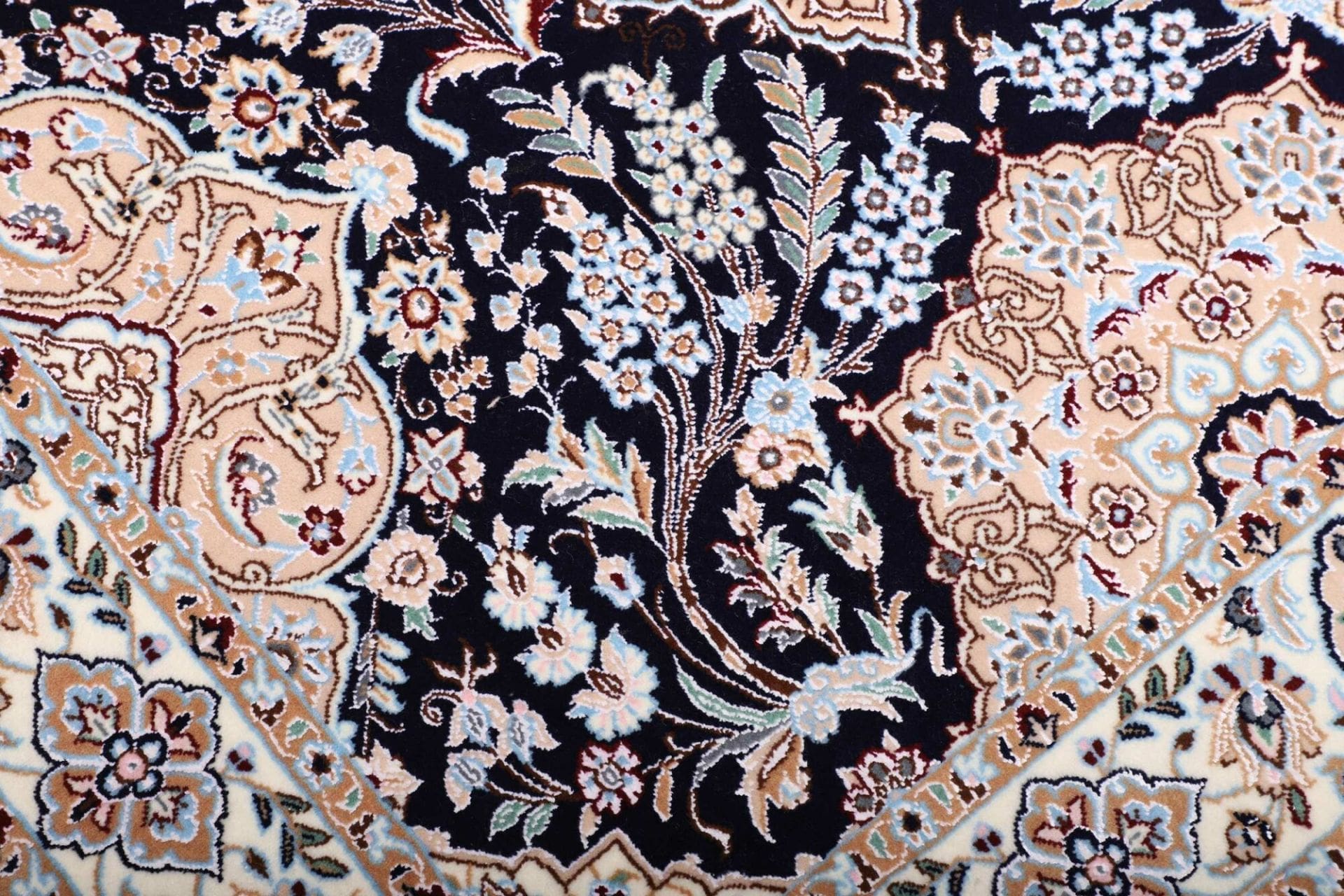 Nain Persian Rug 107 × 158 cm, Wool, hand-knotted