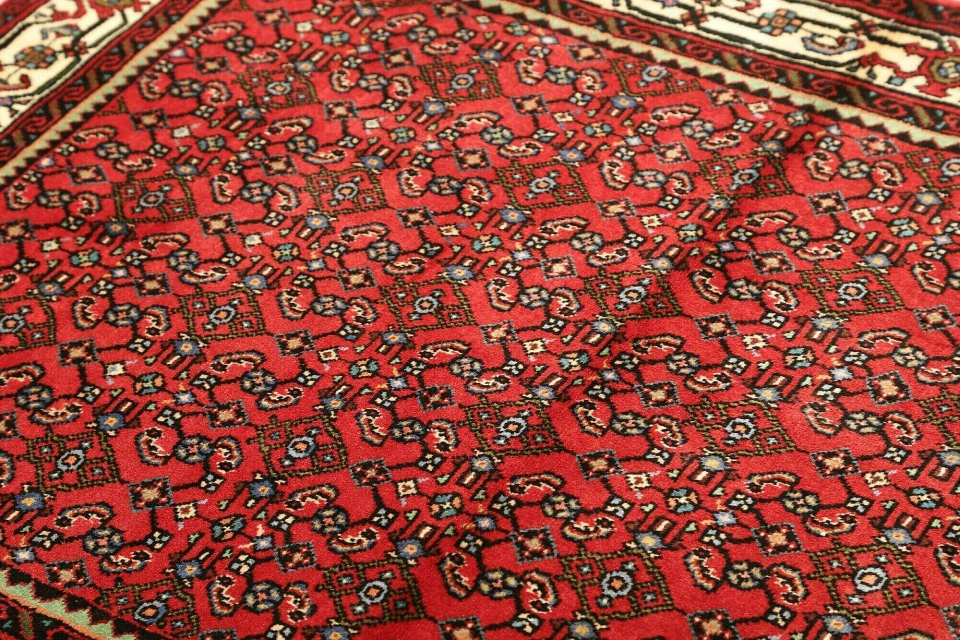 Hamadan Persian Rug 115 × 141 cm, Wool, hand-knotted