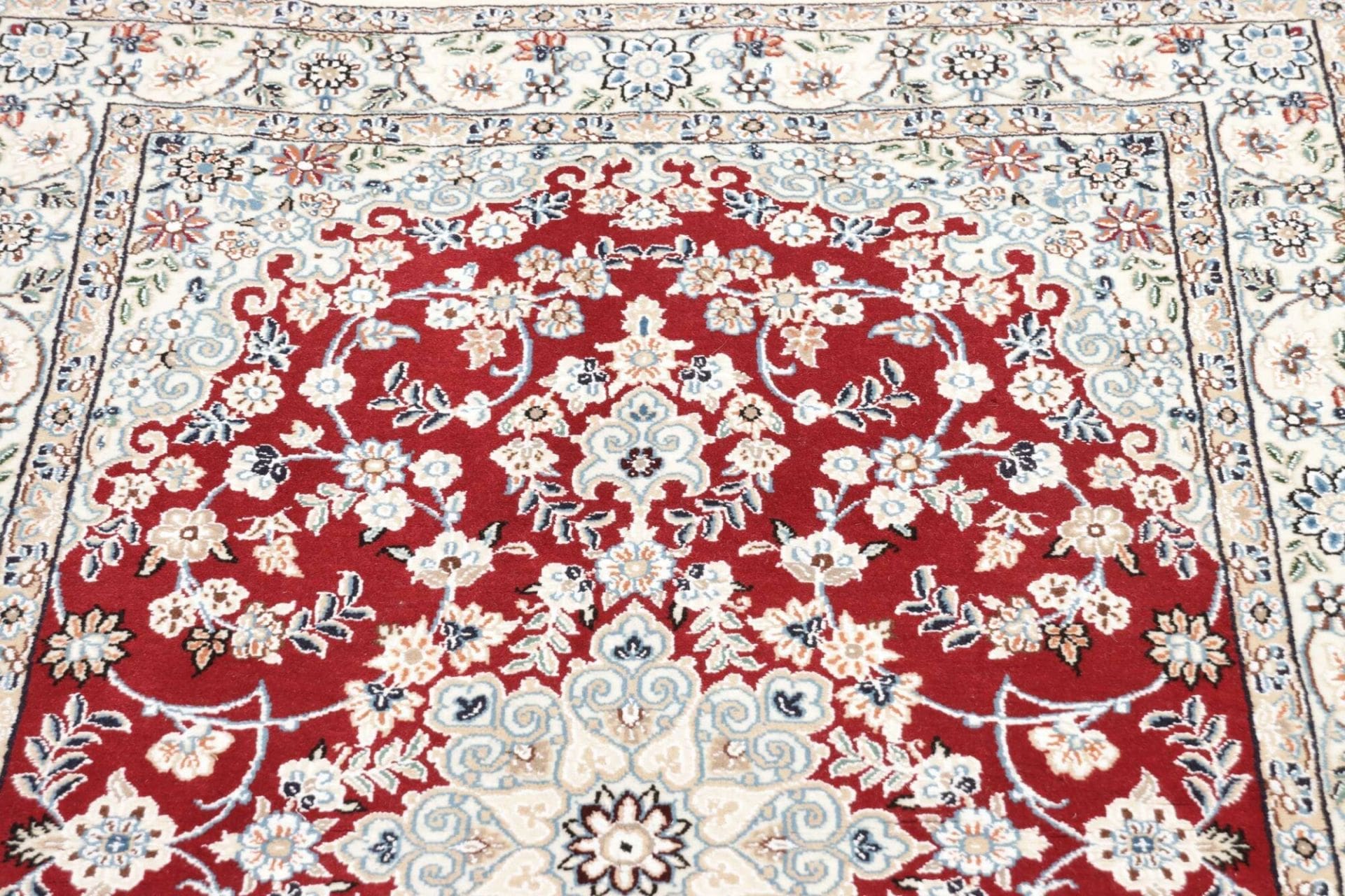 Hand-Knotted Wool Nain Persian Rug, 103 × 152 cm