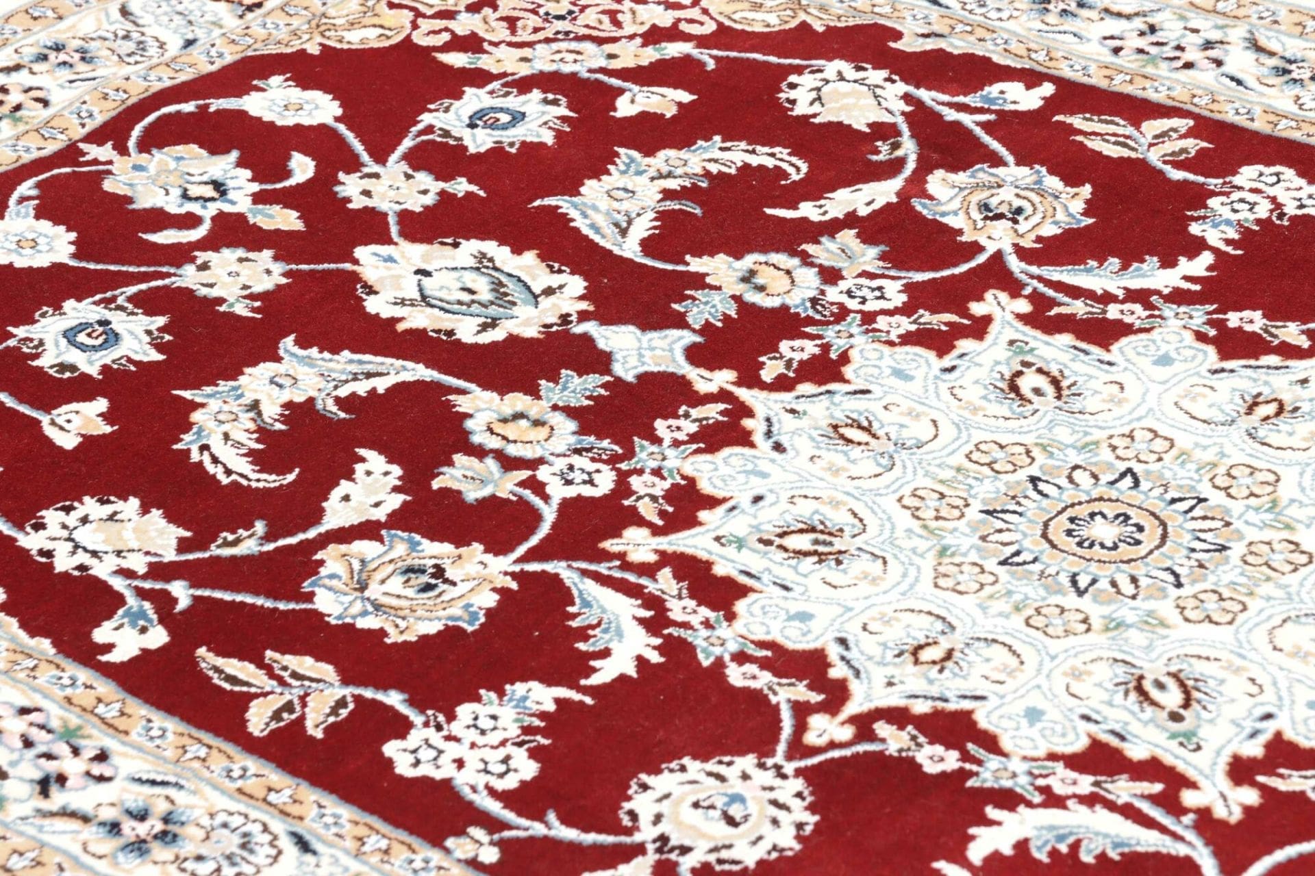 Nain Persian Rug — hand-knotted, 104 × 162 cm, Wool
