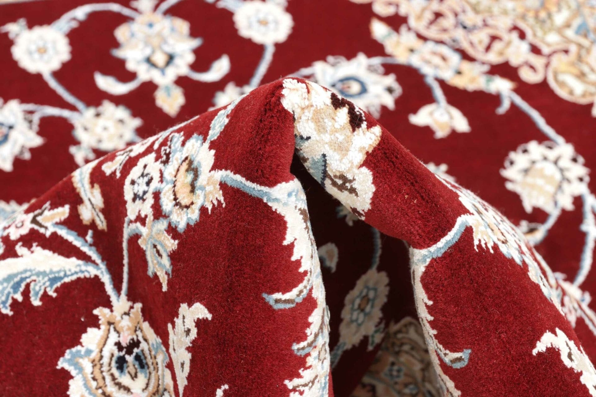 Nain Persian Rug — hand-knotted, 104 × 162 cm, Wool