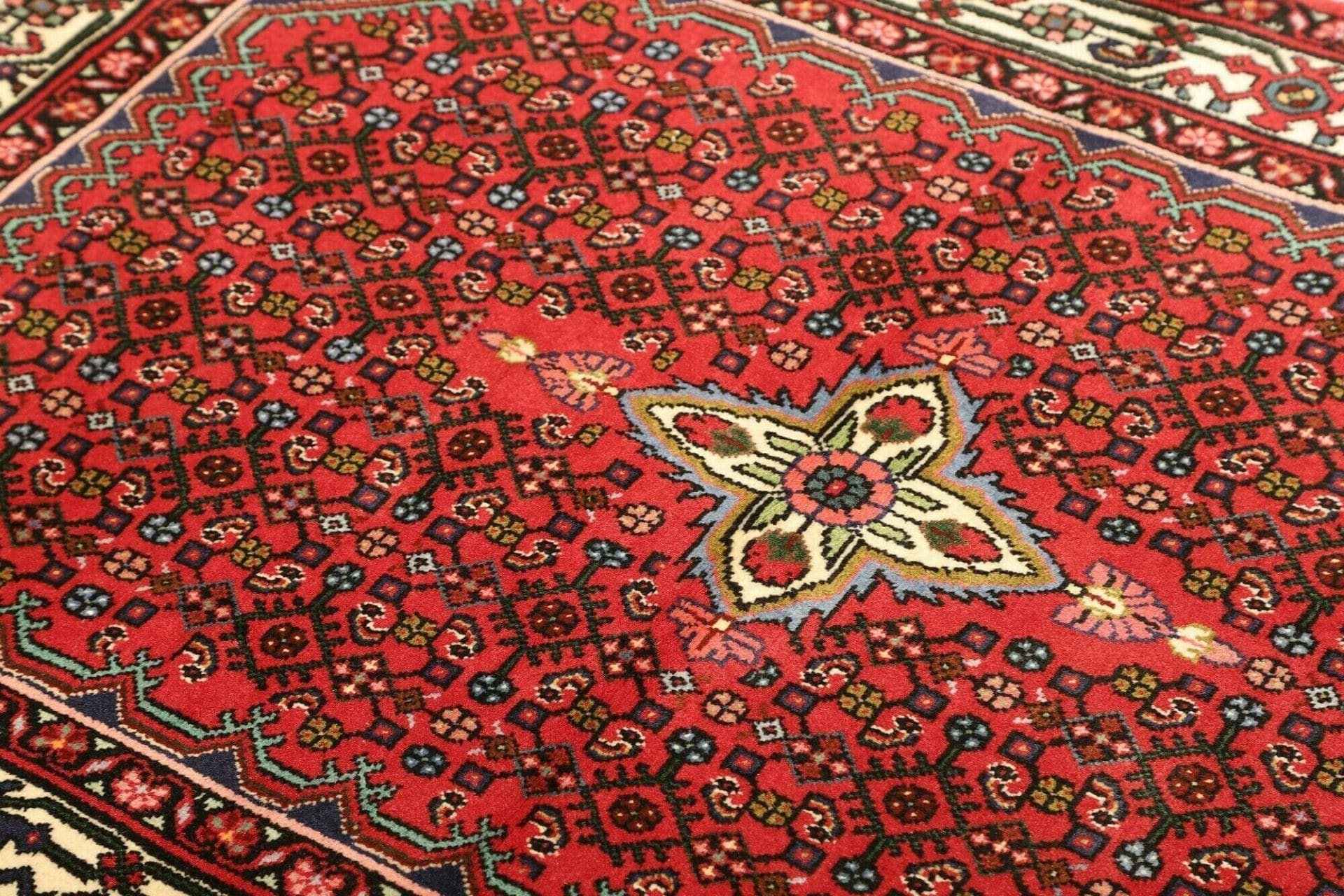 Hamadan Herati Persian Rug 109 × 147 cm, Wool, hand-knotted