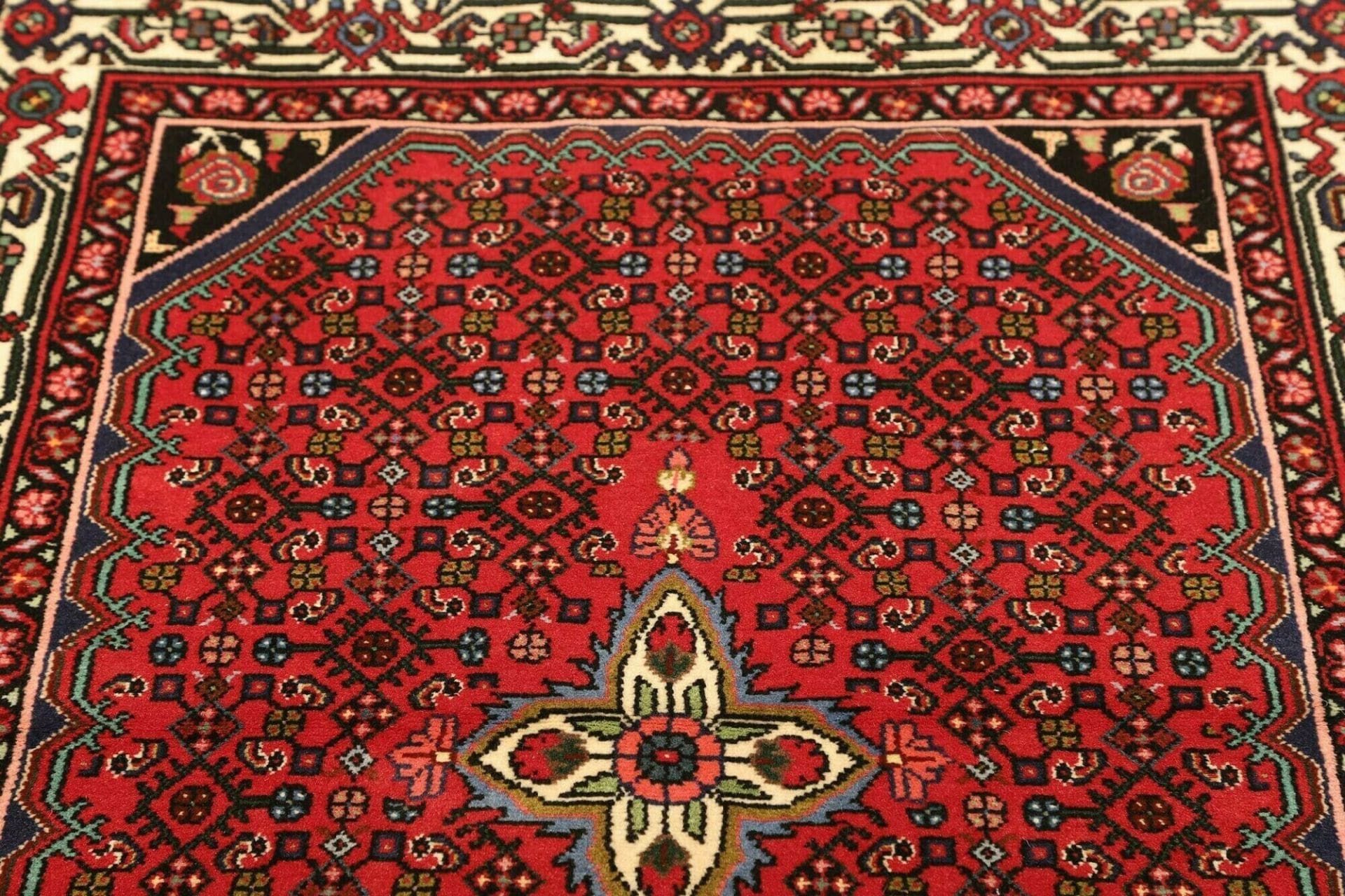 Hamadan Herati Persian Rug 109 × 147 cm, Wool, hand-knotted