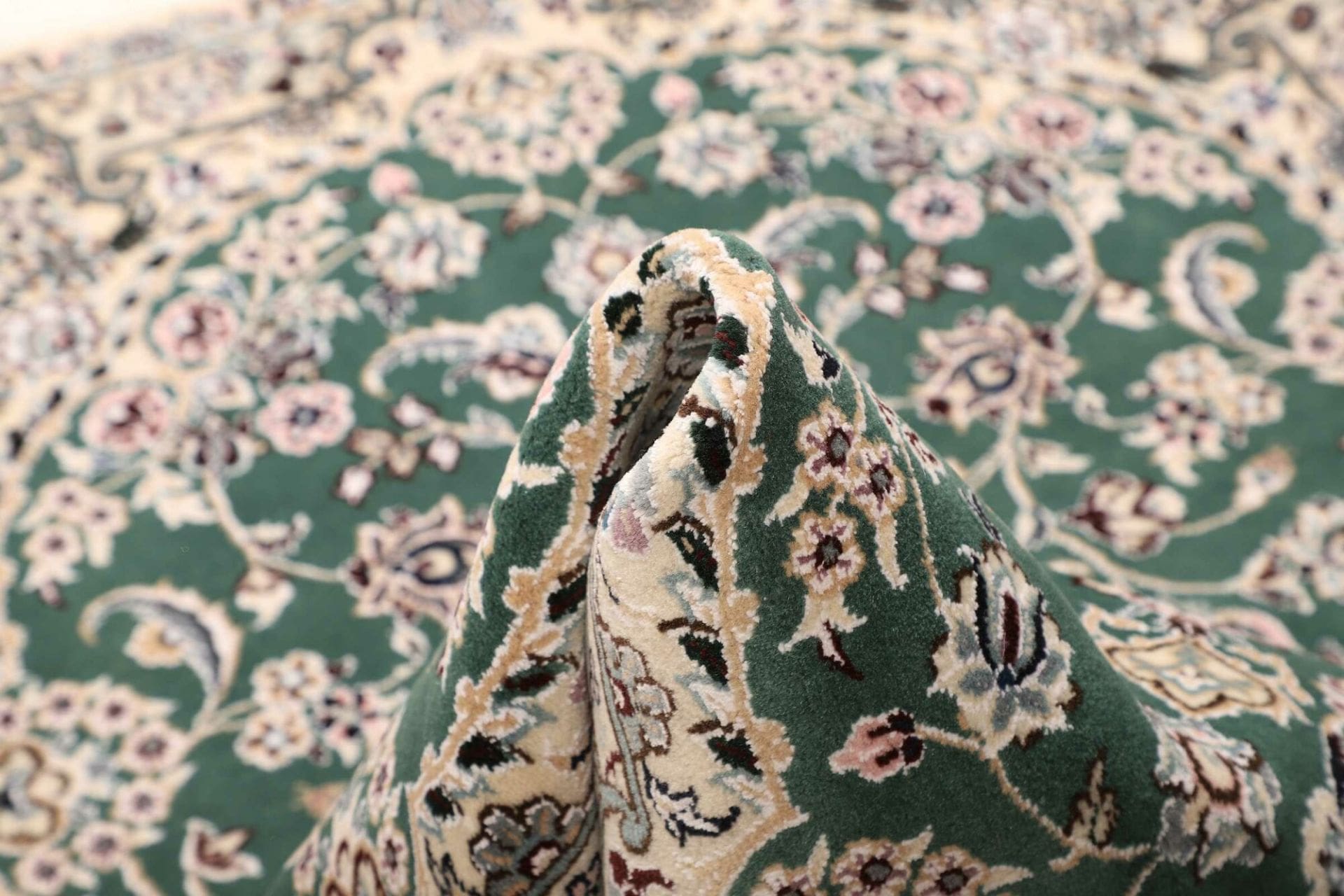 Hand-Knotted Wool Nain Persian Rug, 105 × 151 cm