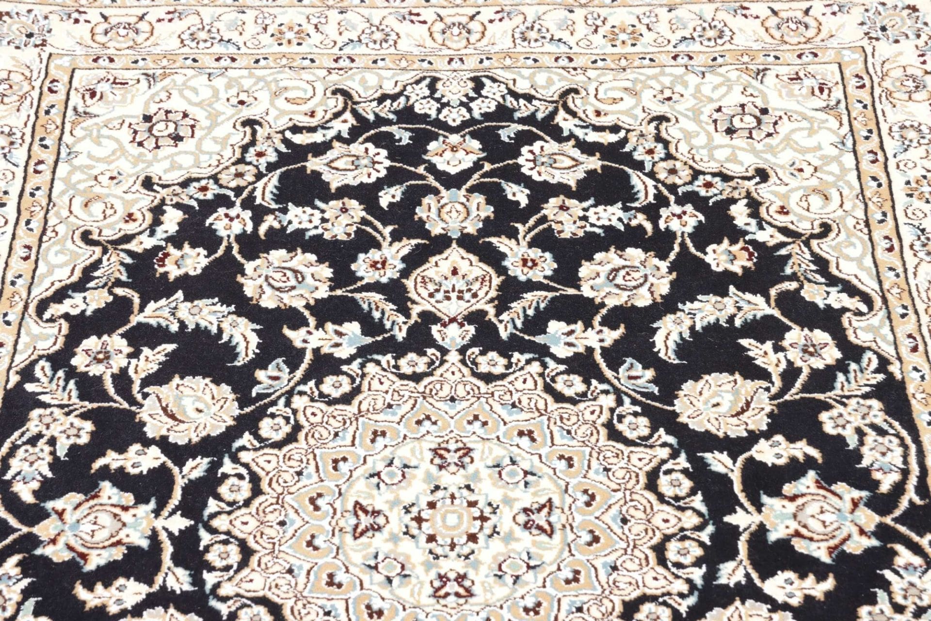 Hand-Knotted Wool Nain Persian Rug, 100 × 152 cm