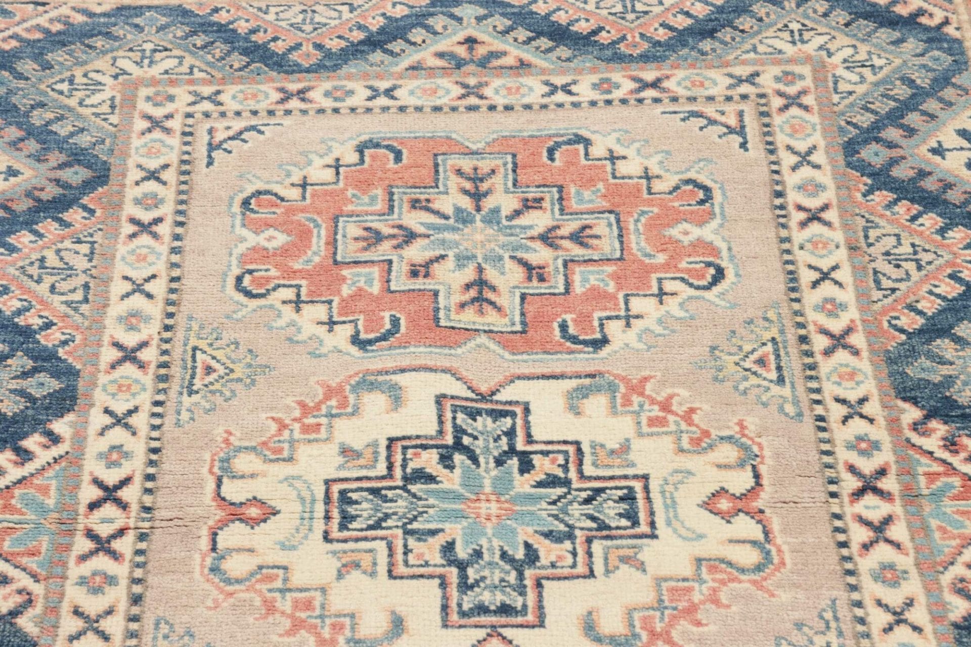 handgeknupfter-kazak-teppich-99-x-141cm-geometrisches-muster-orientteppich-7 Kazak Pakistani Rug — hand-knotted, 99 × 141 cm, Wool