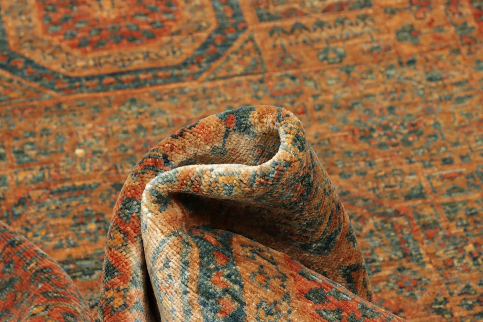 Hand-Knotted Wool Mamluk Pakistani Rug, 103 × 158 cm