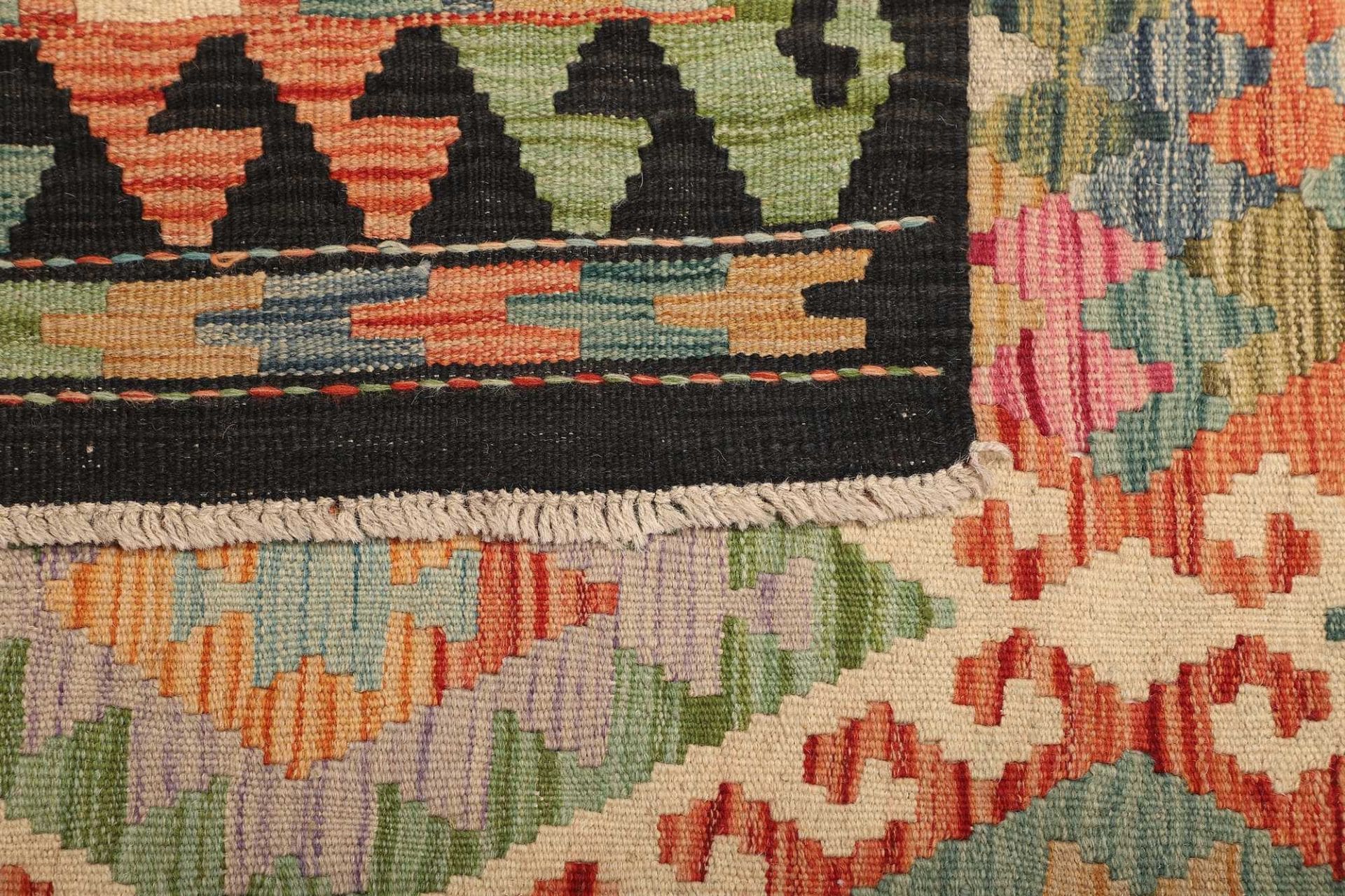Kilim Pakistani Rug — hand-woven, 106 × 156 cm, Wool