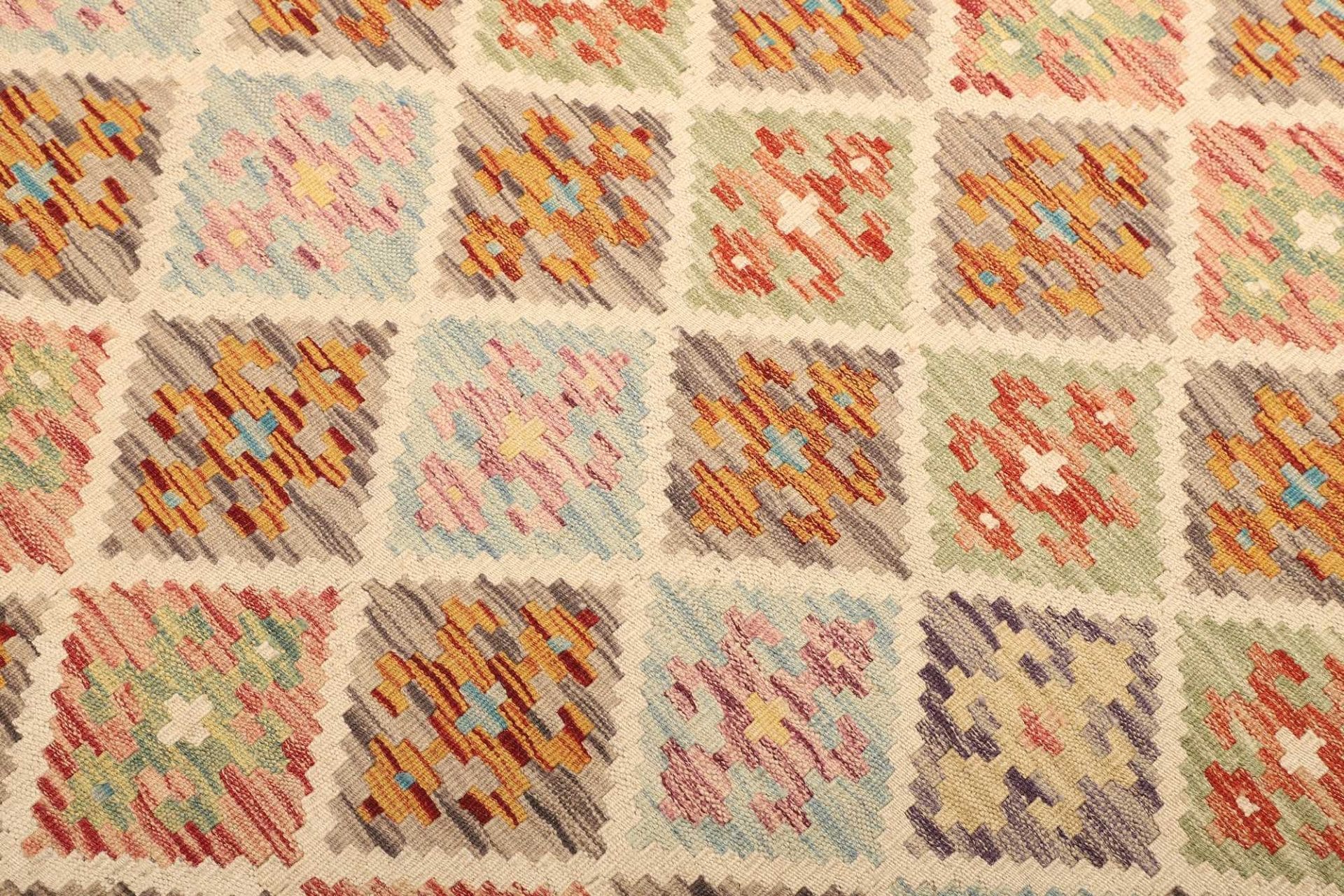 Hand-Woven Wool Kilim Pakistani Rug, 109 × 159 cm