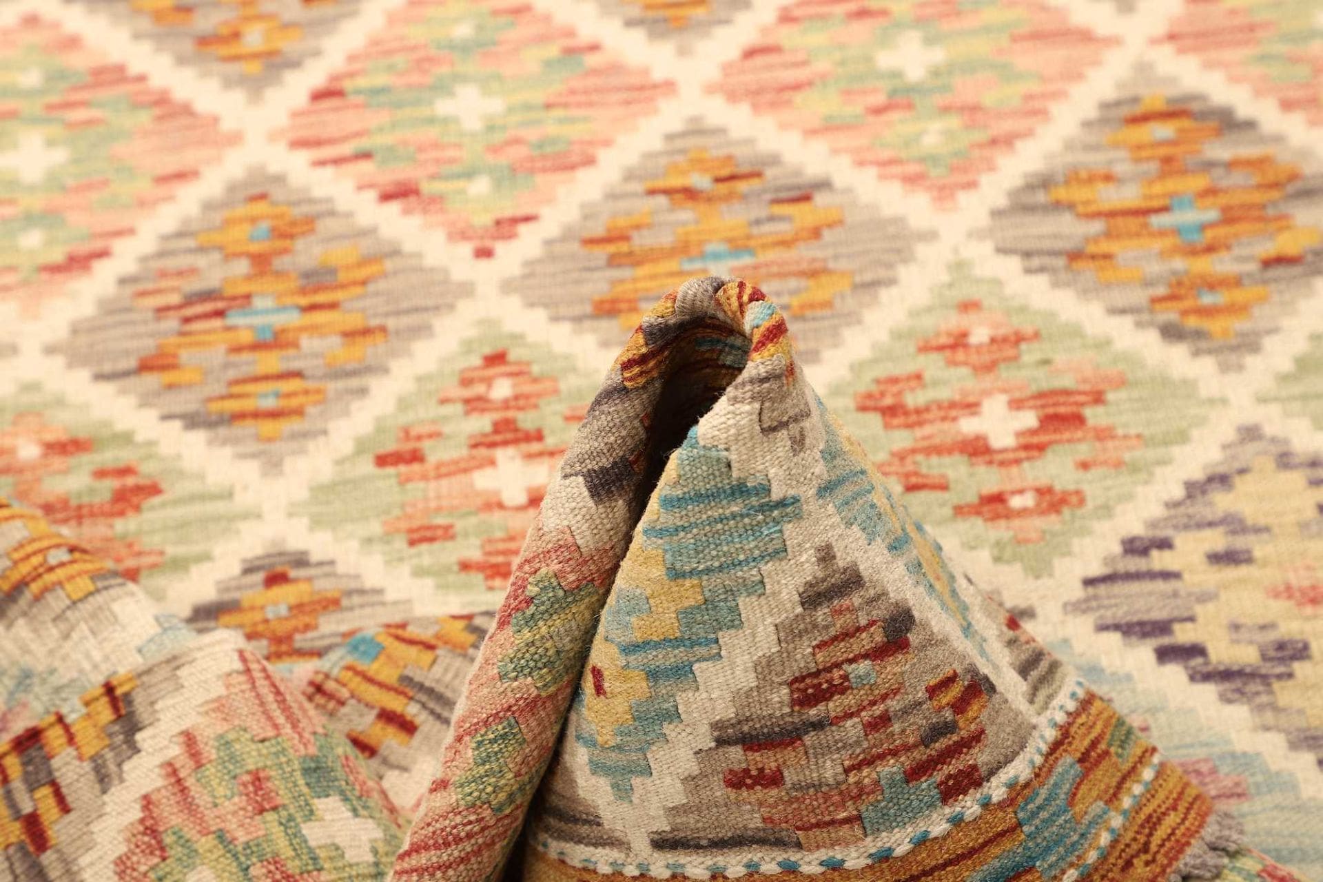 Hand-Woven Wool Kilim Pakistani Rug, 109 × 159 cm