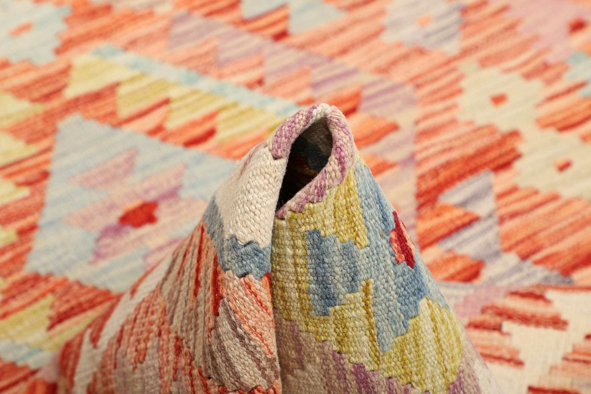 Hand-Woven Wool Kilim Pakistani Rug, 96 × 142 cm