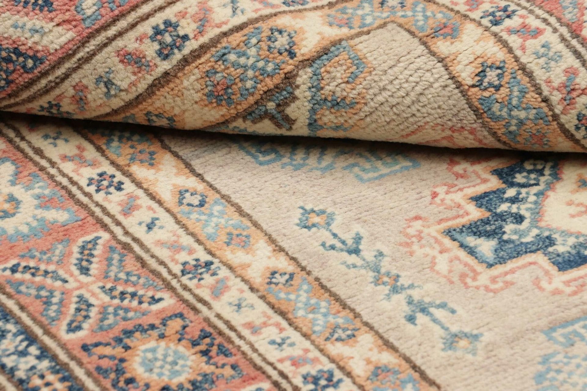 Hand-Knotted Wool Kazak Pakistani Rug, 80 × 127 cm