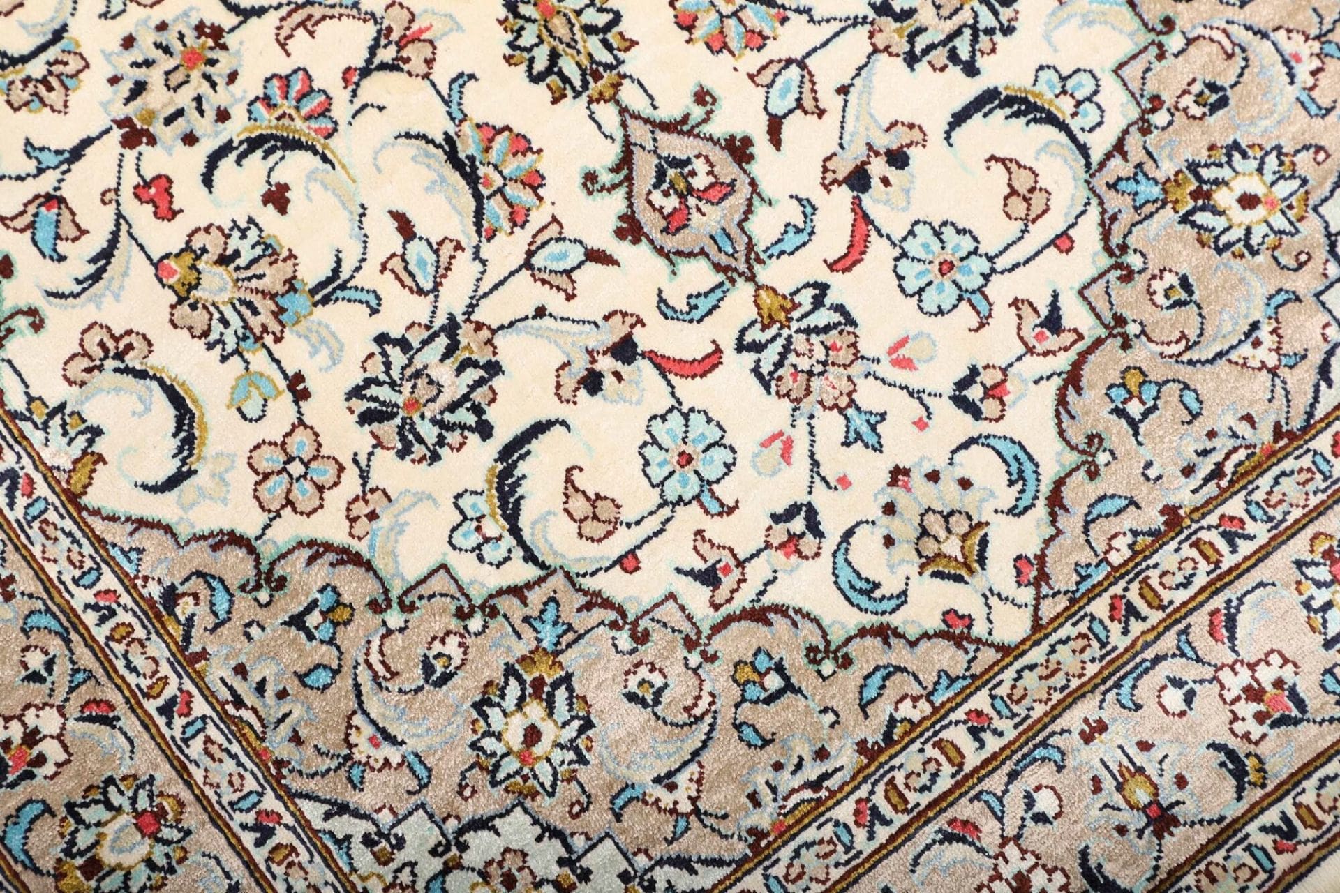 exklusiver-ghom-teppich-61-x-90-cm-seide-handgeknupft-perserteppich-5 Qom Persian Rug 61 × 90 cm, Silk, hand-knotted