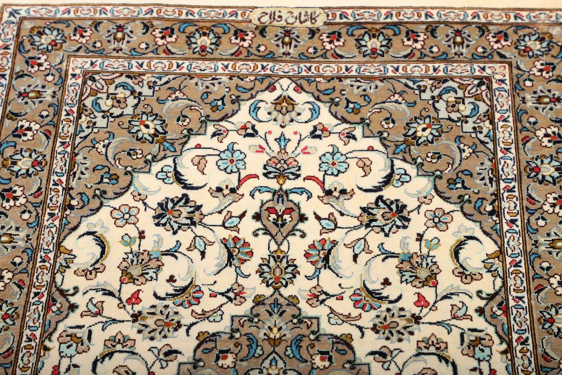 exklusiver-ghom-teppich-61-x-90-cm-seide-handgeknupft-perserteppich-7 Qom Persian Rug 61 × 90 cm, Silk, hand-knotted
