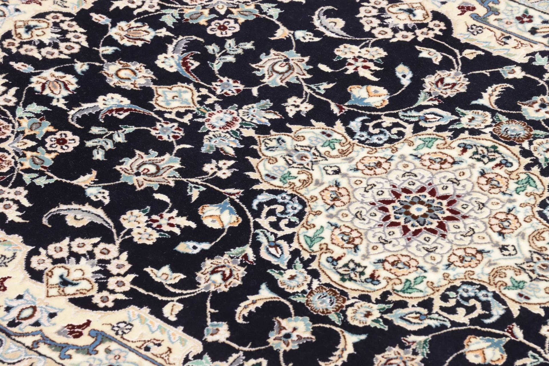 Hand-Knotted Wool Nain Persian Rug, 81 × 118 cm