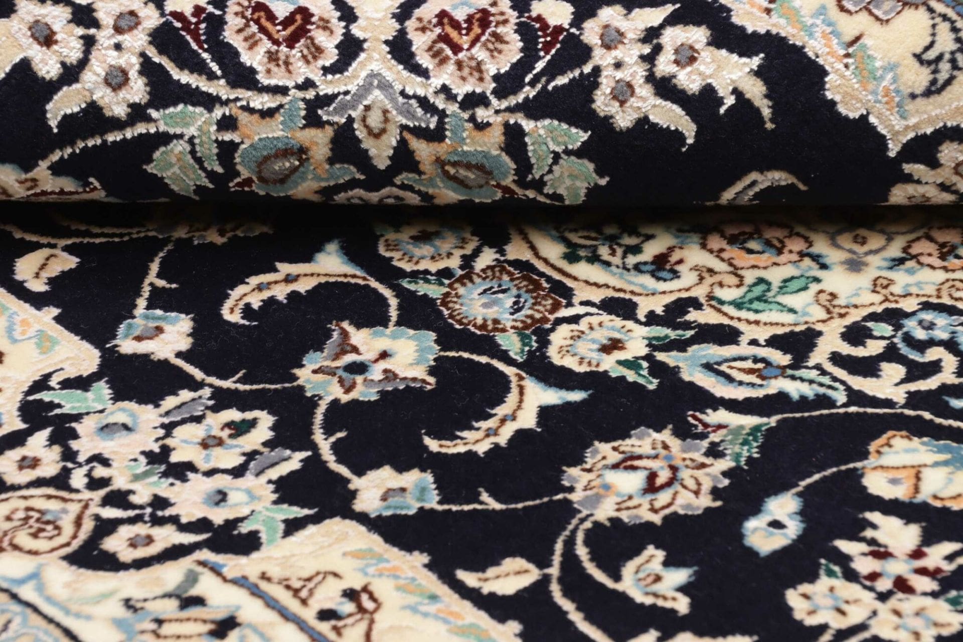 Hand-Knotted Wool Nain Persian Rug, 81 × 118 cm