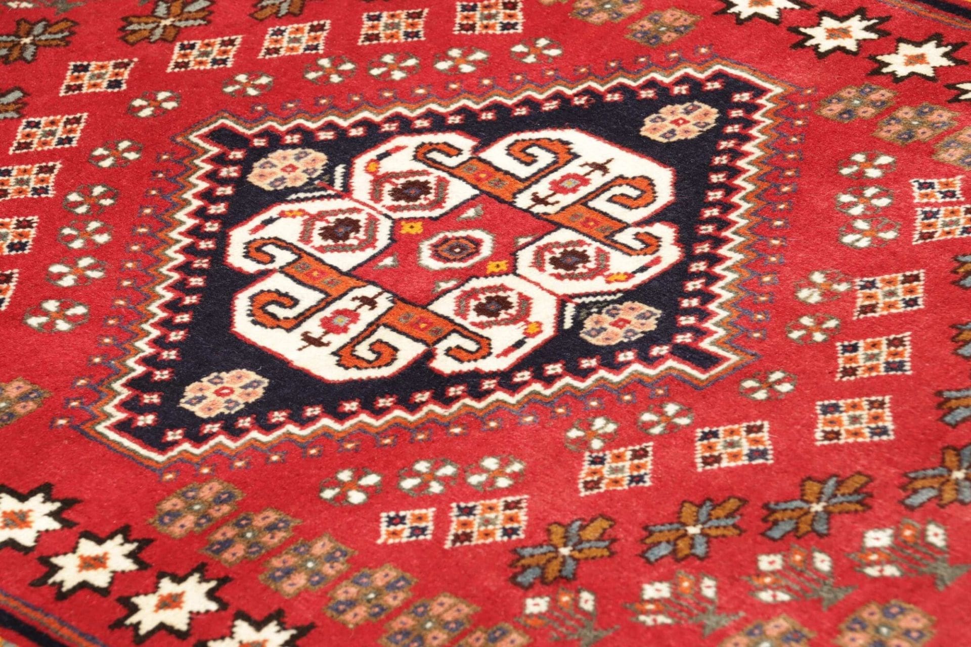 Hand-Knotted Wool Qashqai Persian Rug, 121 × 202 cm