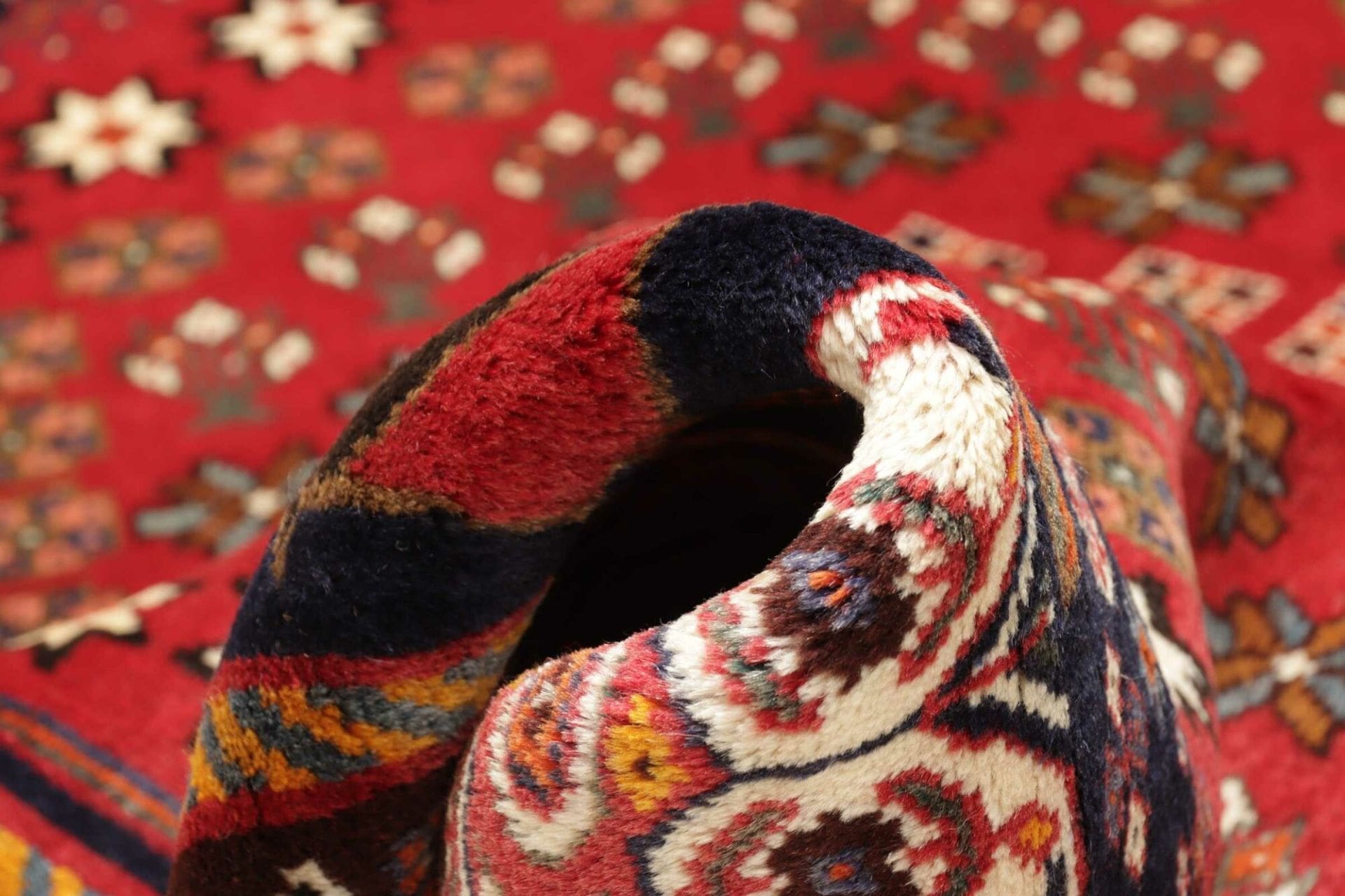 Hand-Knotted Wool Qashqai Persian Rug, 121 × 202 cm