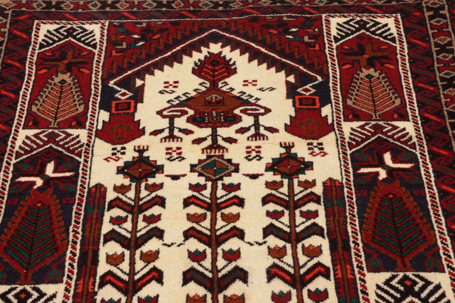 Nain Persian Rug — hand-knotted, 104 × 191 cm, Wool