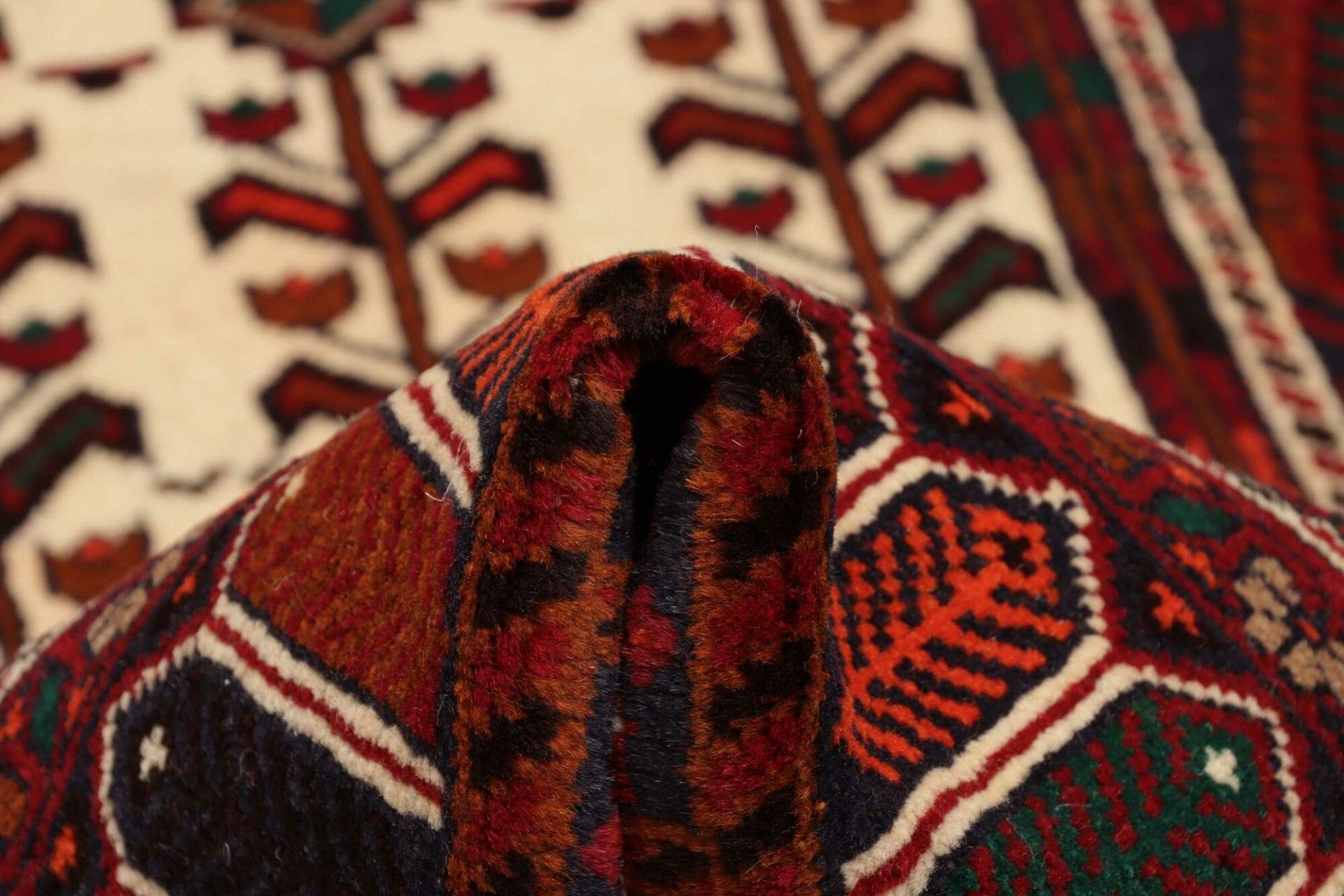 Nain Persian Rug — hand-knotted, 104 × 191 cm, Wool
