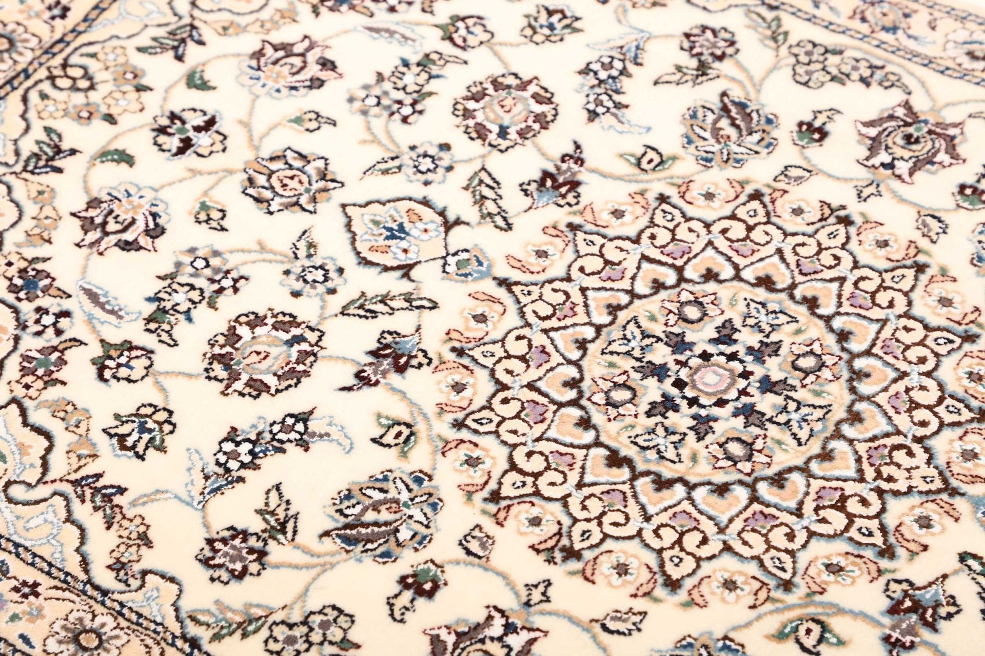 nain-teppich-83-x-119cm-florales-muster-handgeknupft-perserteppich-6 Nain Persian Rug 83 × 119 cm, Wool, hand-knotted