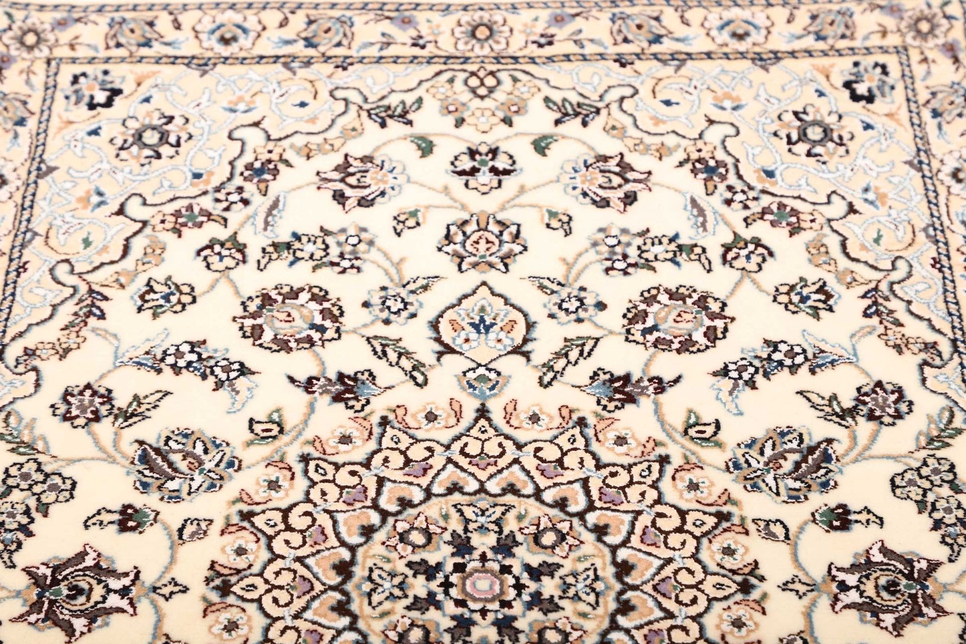 nain-teppich-83-x-119cm-florales-muster-handgeknupft-perserteppich-7 Nain Persian Rug 83 × 119 cm, Wool, hand-knotted