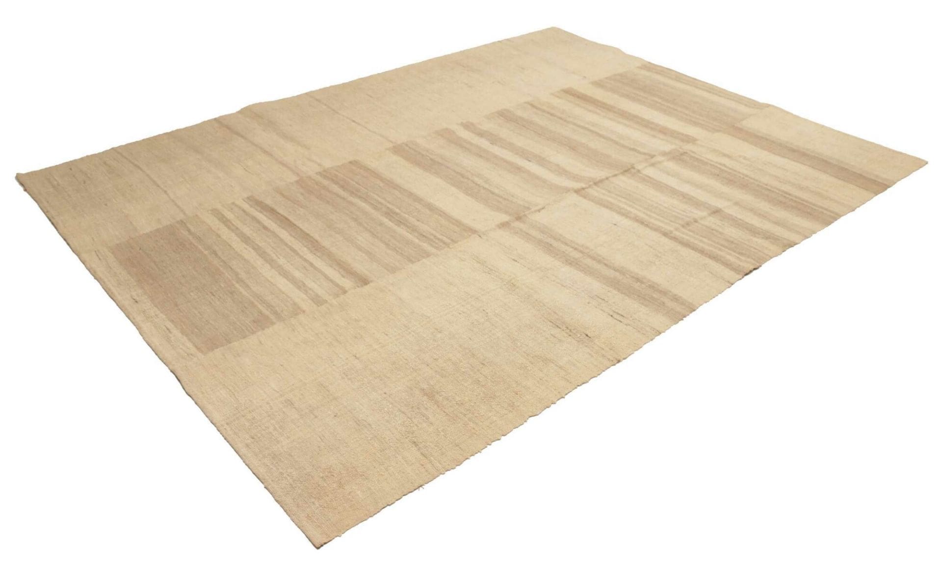 Hand-Woven Wool Kilim Persian Rug, 203 × 266 cm