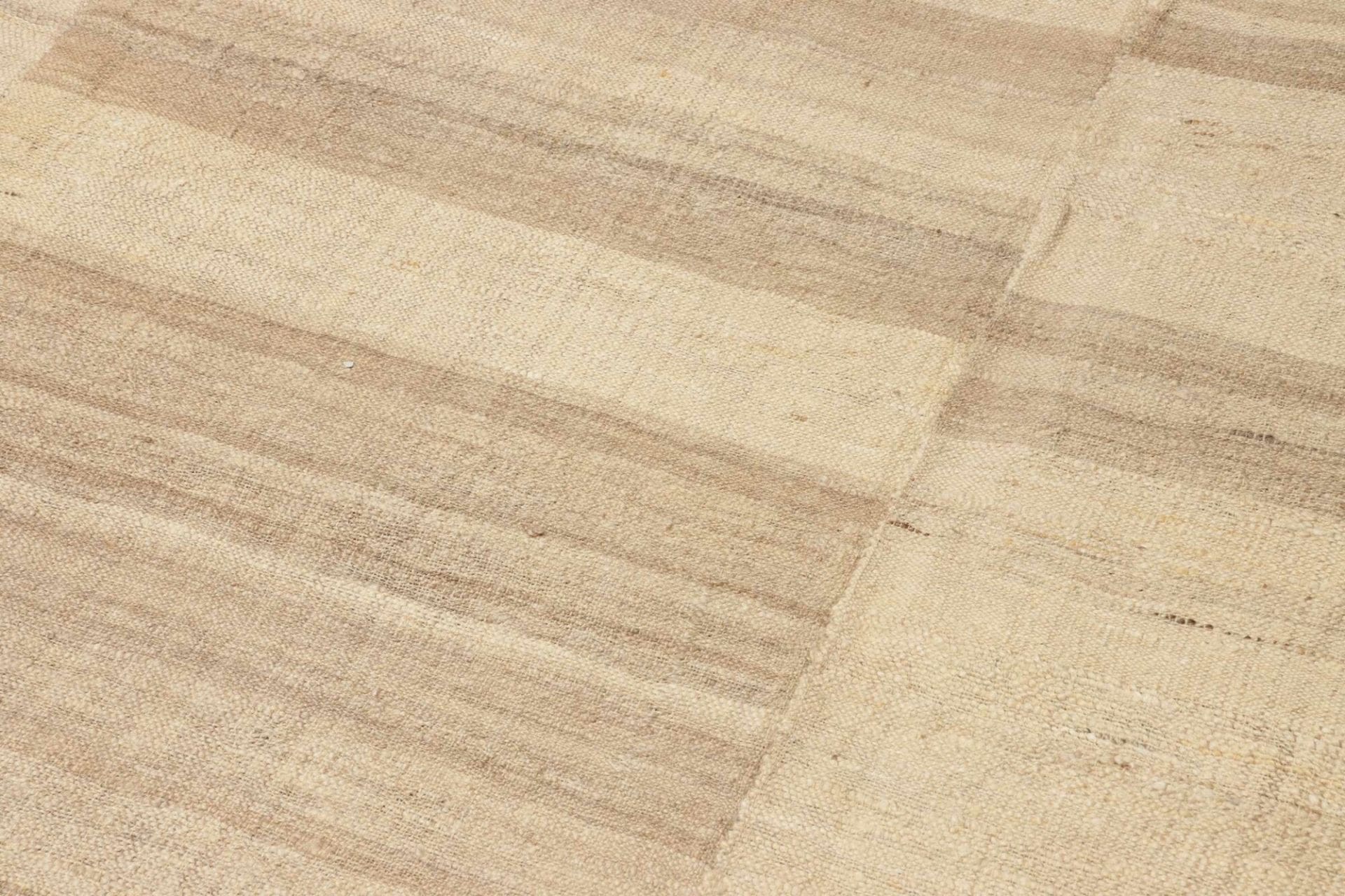 Hand-Woven Wool Kilim Persian Rug, 203 × 266 cm