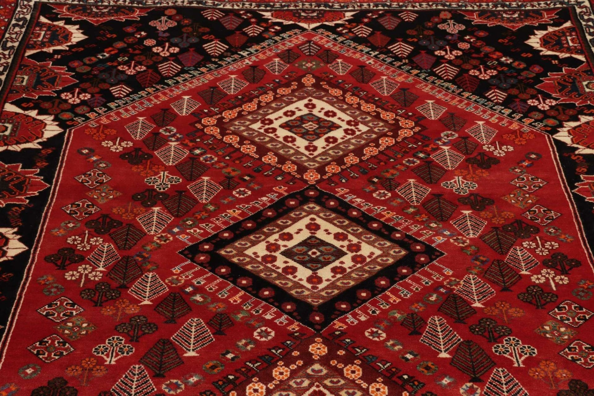 Hand-Knotted Wool Shiraz Persian Rug, 179 × 270 cm