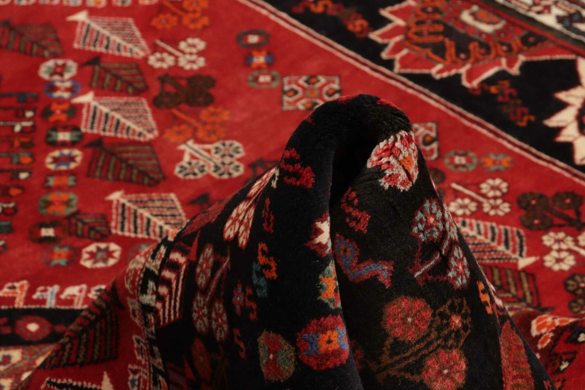 Hand-Knotted Wool Shiraz Persian Rug, 179 × 270 cm