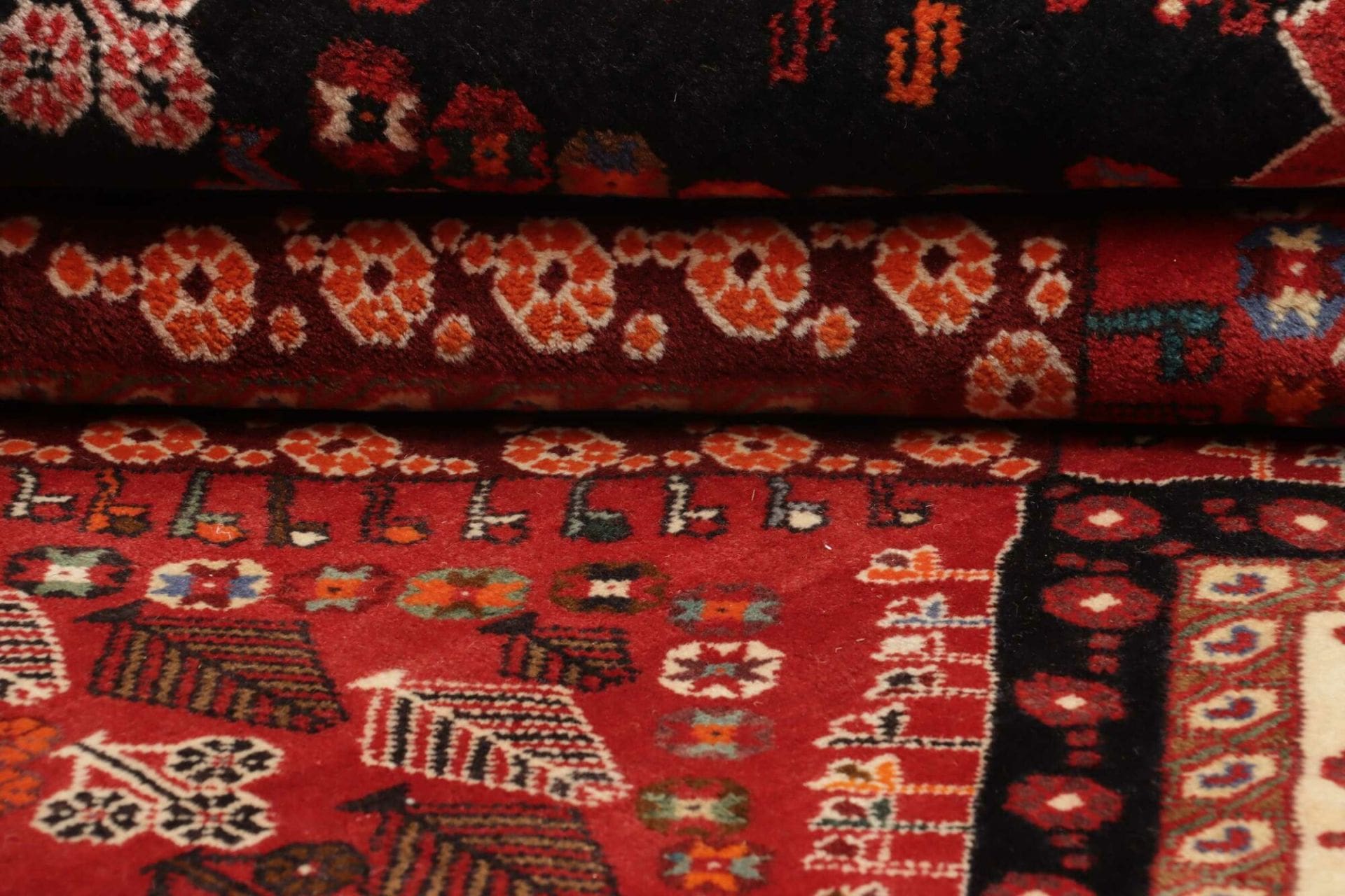 Hand-Knotted Wool Shiraz Persian Rug, 179 × 270 cm