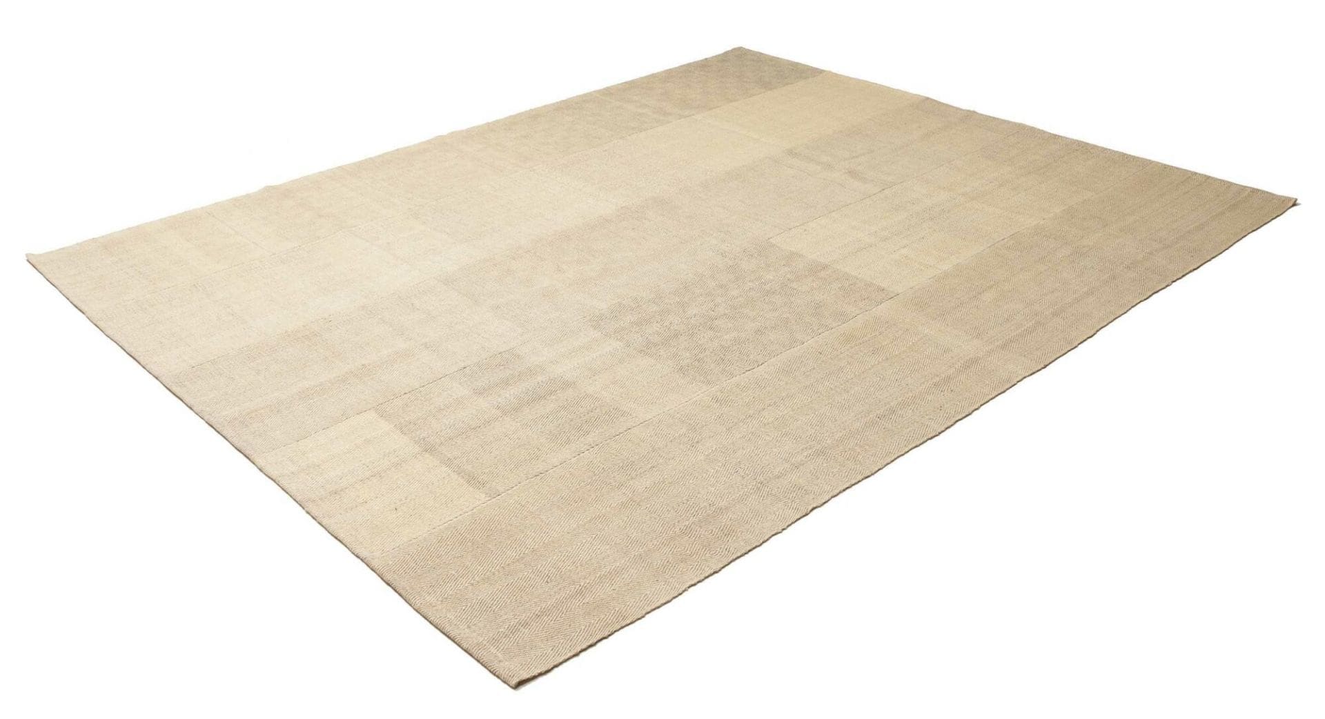 Hand-Woven Wool Kilim Persian Rug, 213 × 262 cm