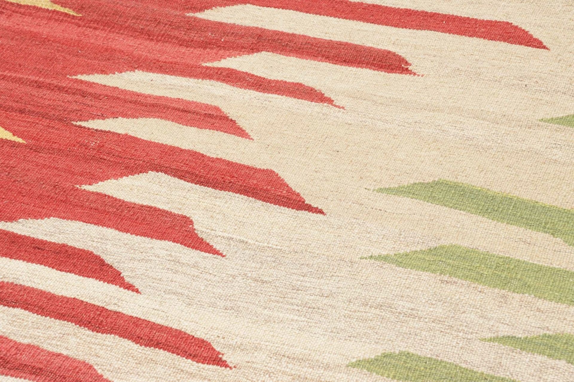 Hand-Woven Wool Kilim Persian Rug, 187 × 274 cm