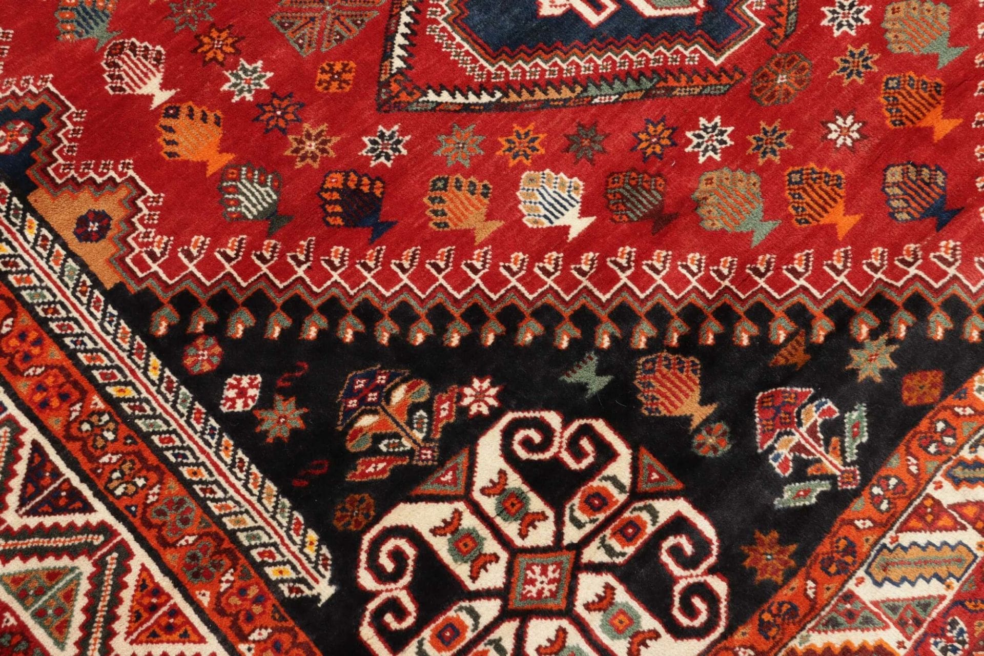 Shiraz Persian Rug 181 × 270 cm, Wool, hand-knotted