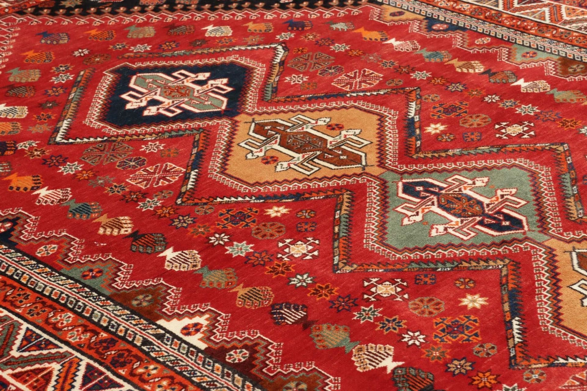 Shiraz Persian Rug 181 × 270 cm, Wool, hand-knotted