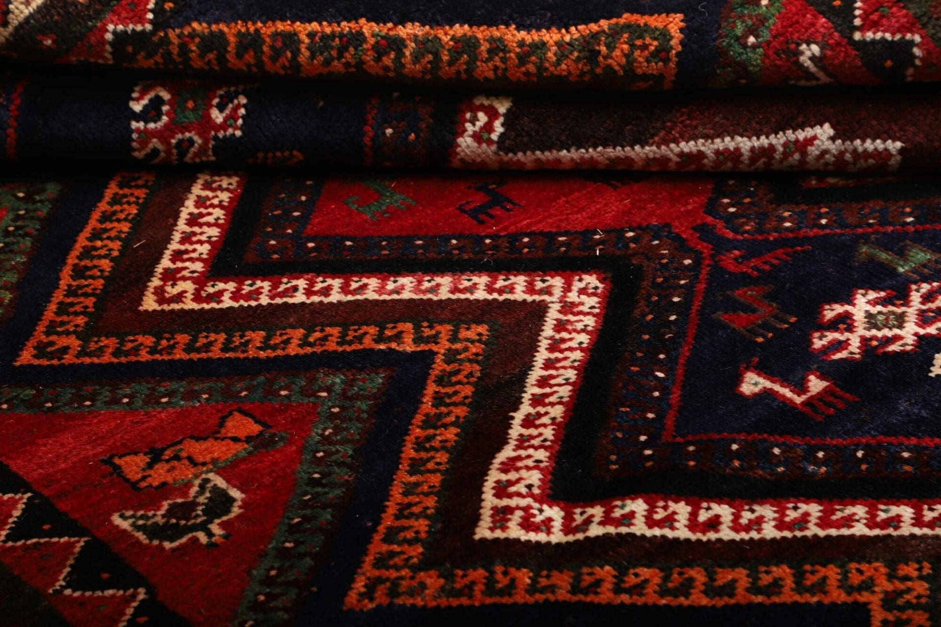 Hand-Knotted Wool Shiraz Persian Rug, 180 × 263 cm