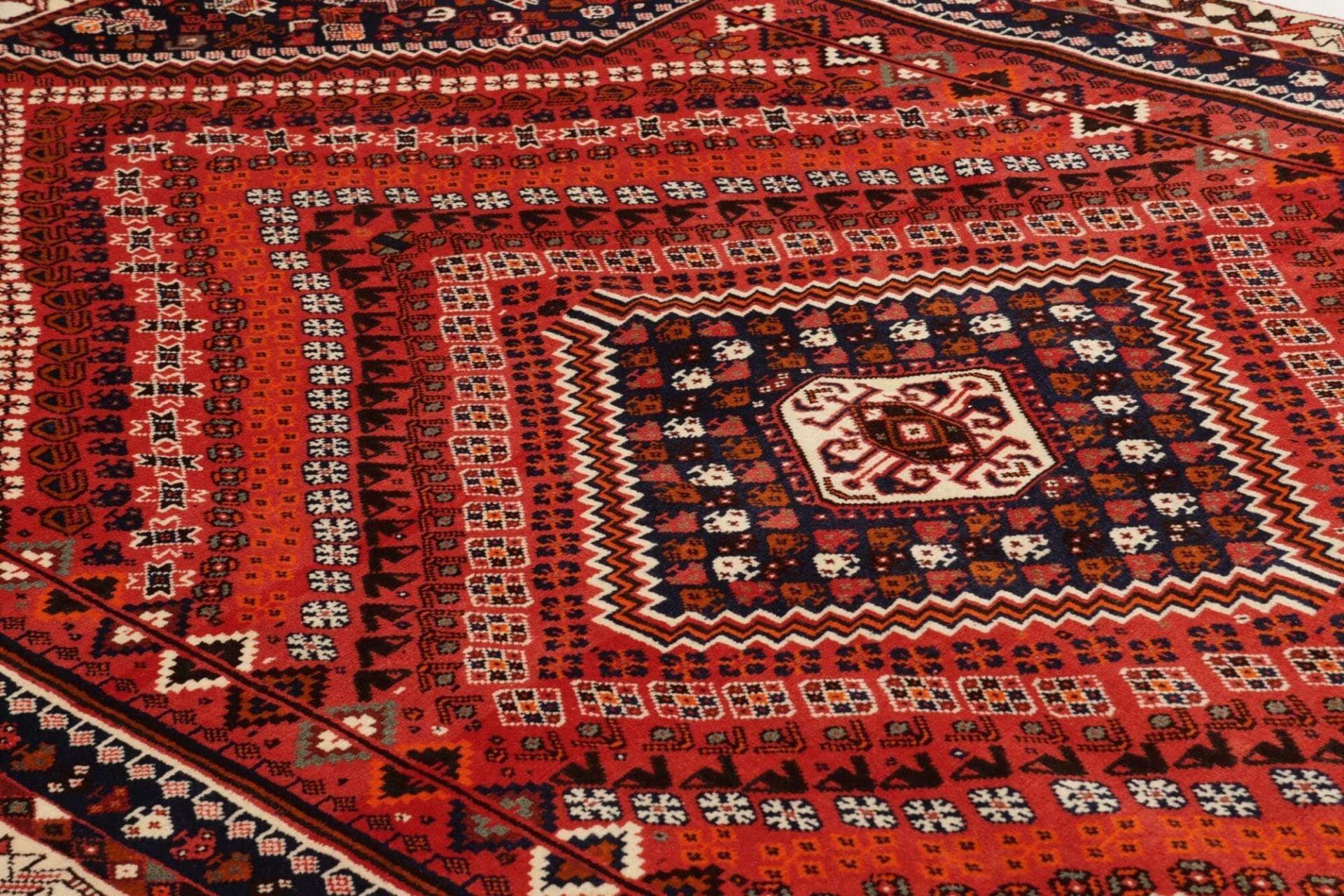 Shiraz Persian Rug — hand-knotted, 175 × 285 cm, Wool