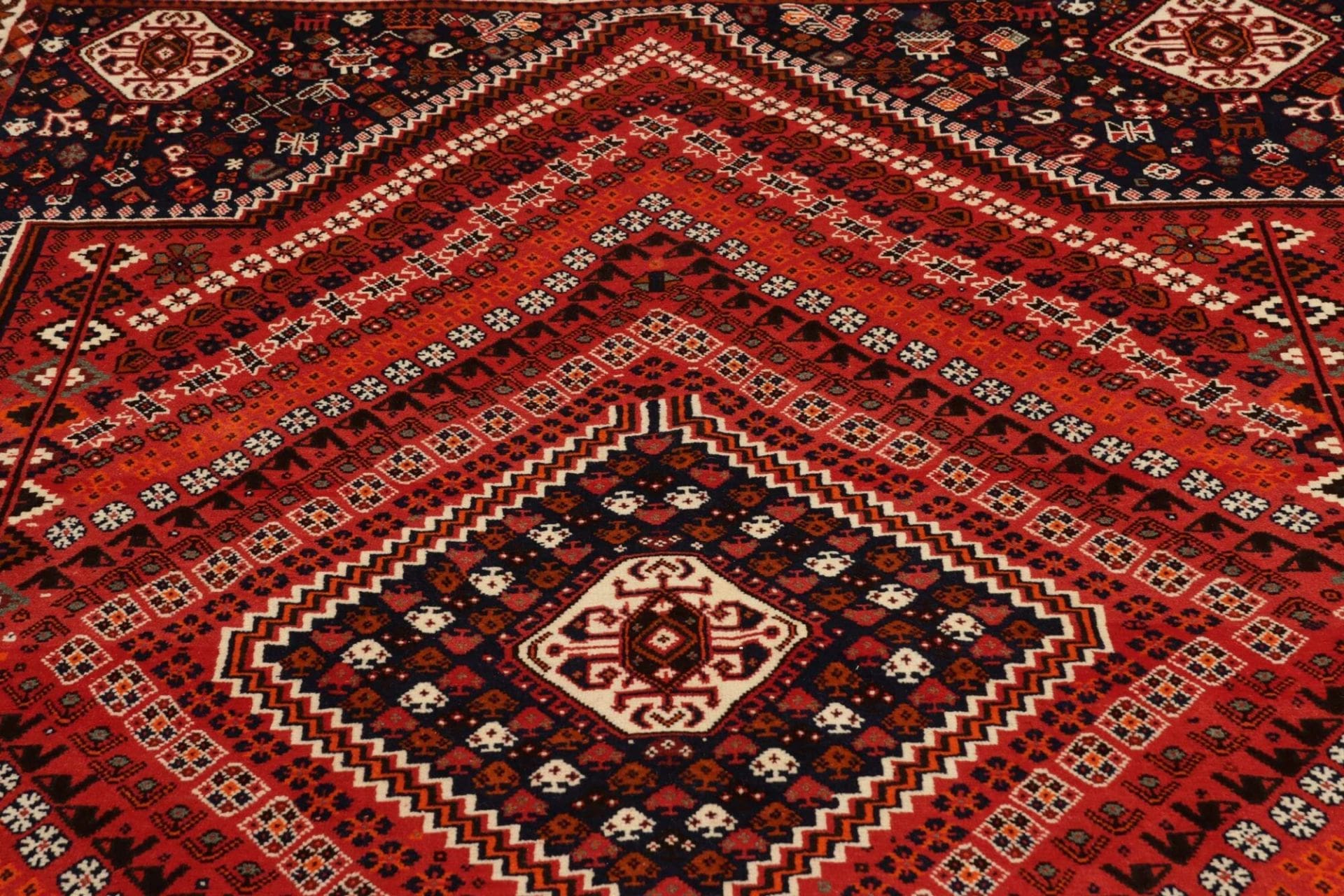 Shiraz Persian Rug — hand-knotted, 175 × 285 cm, Wool