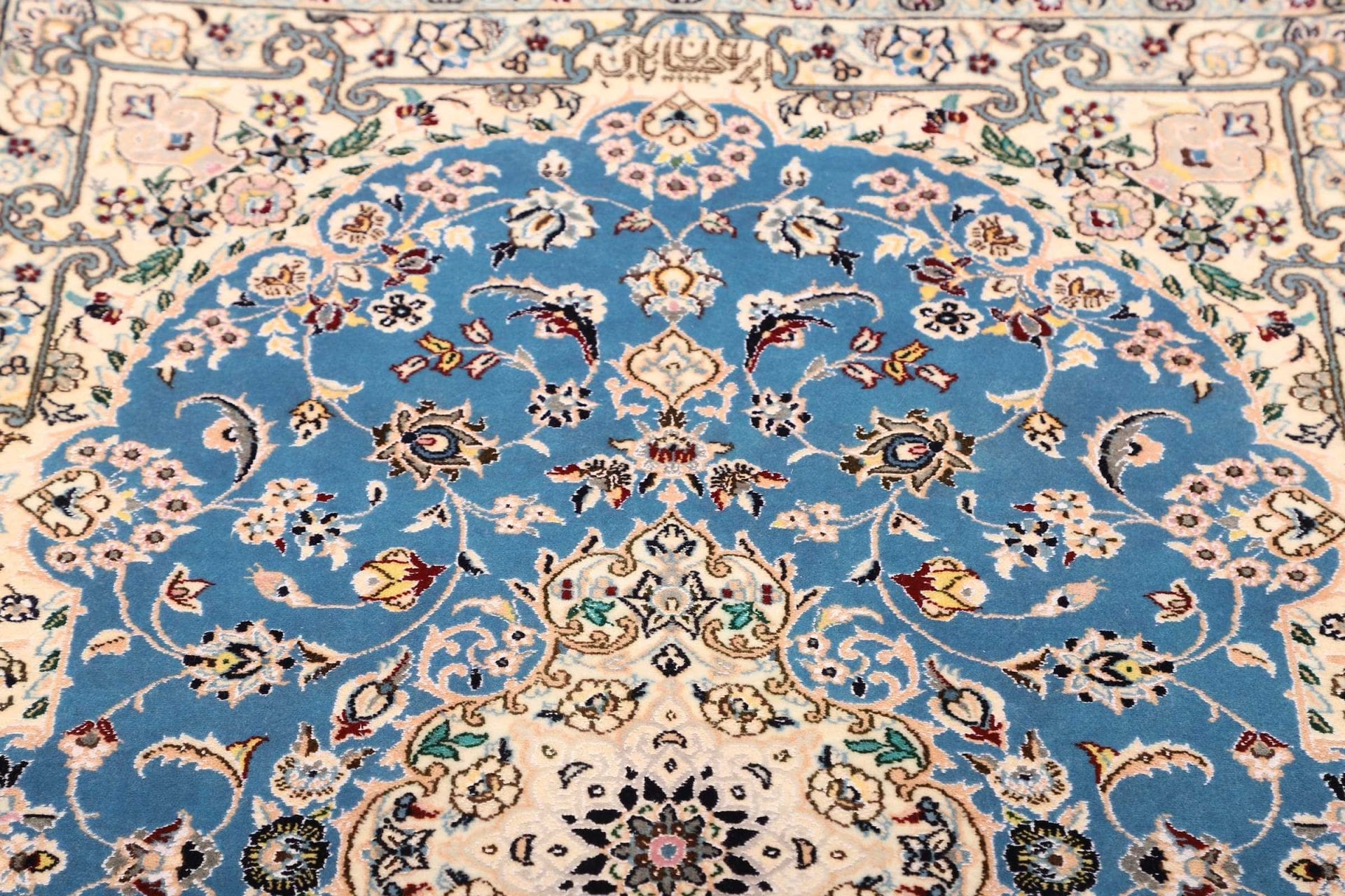 Nain Persian Rug — hand-knotted, 83 × 126 cm, Wool