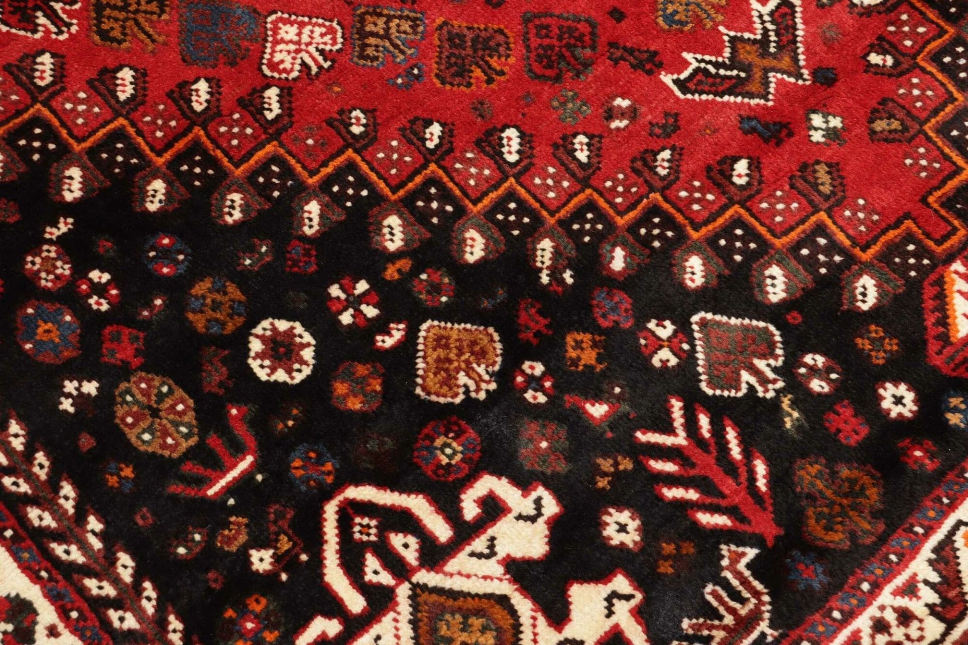 shiraz-orientteppich-178-x-262cm-geometrisches-muster-handgeknupft-5 Shiraz Persian Rug — hand-knotted, 178 × 262 cm, Wool