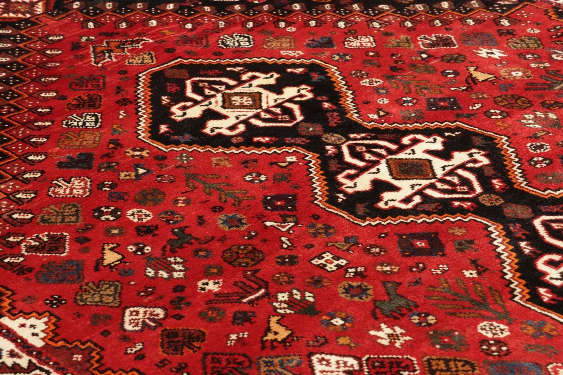 shiraz-orientteppich-178-x-262cm-geometrisches-muster-handgeknupft-6 Shiraz Persian Rug — hand-knotted, 178 × 262 cm, Wool