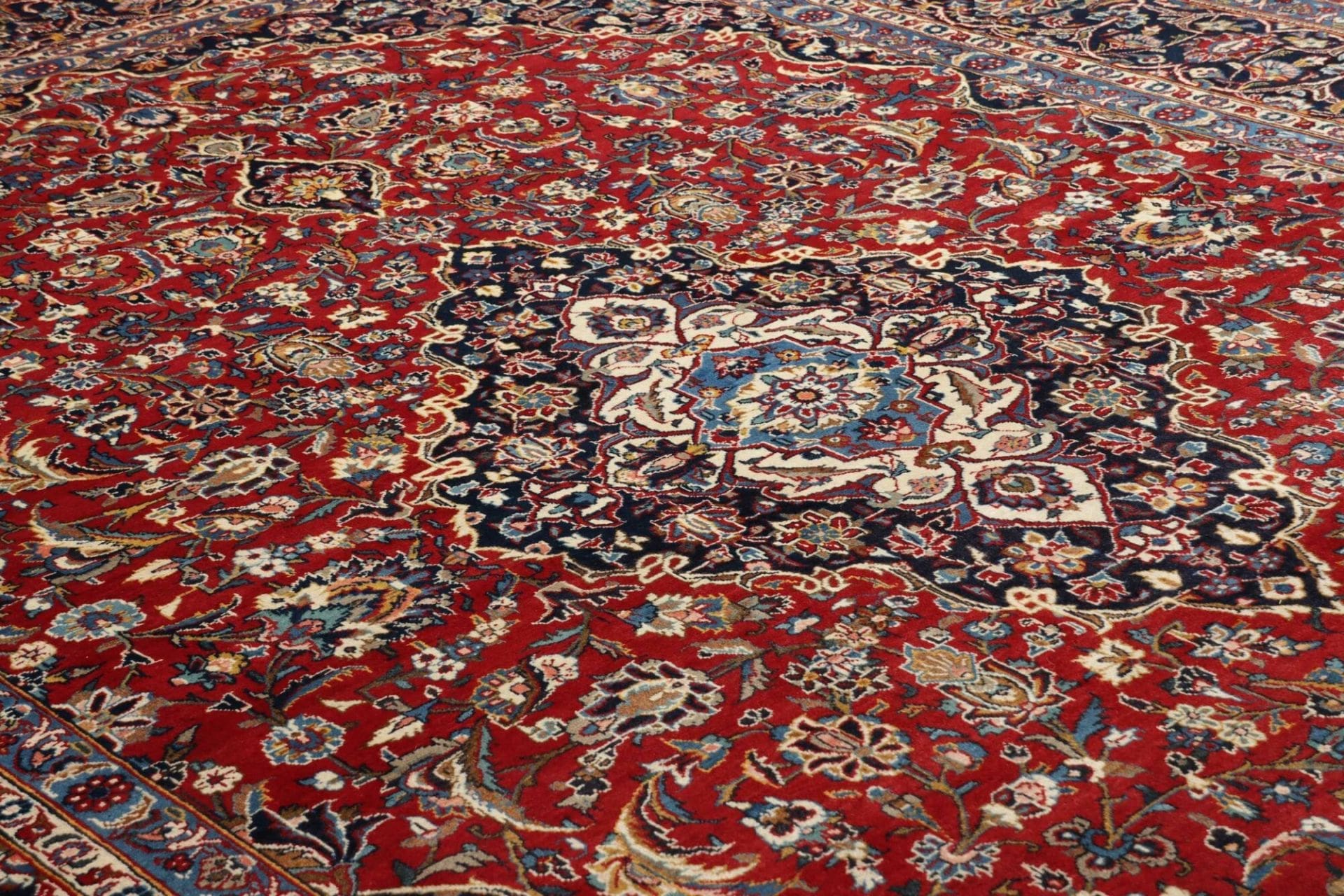 Kashan Persian Rug 258 × 380 cm, Wool, hand-knotted