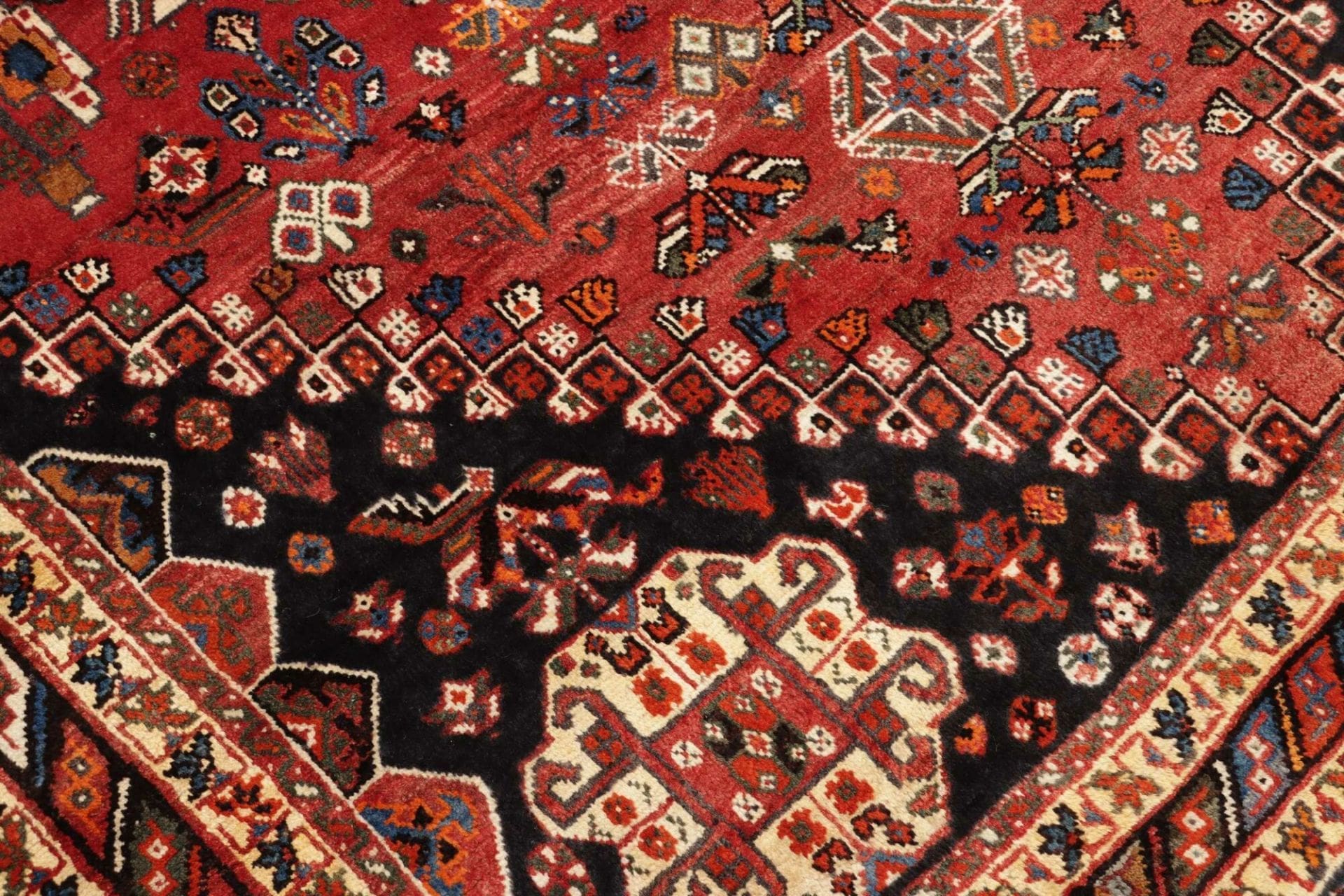 Hand-Knotted Wool Qashqai Persian Rug, 181 × 270 cm