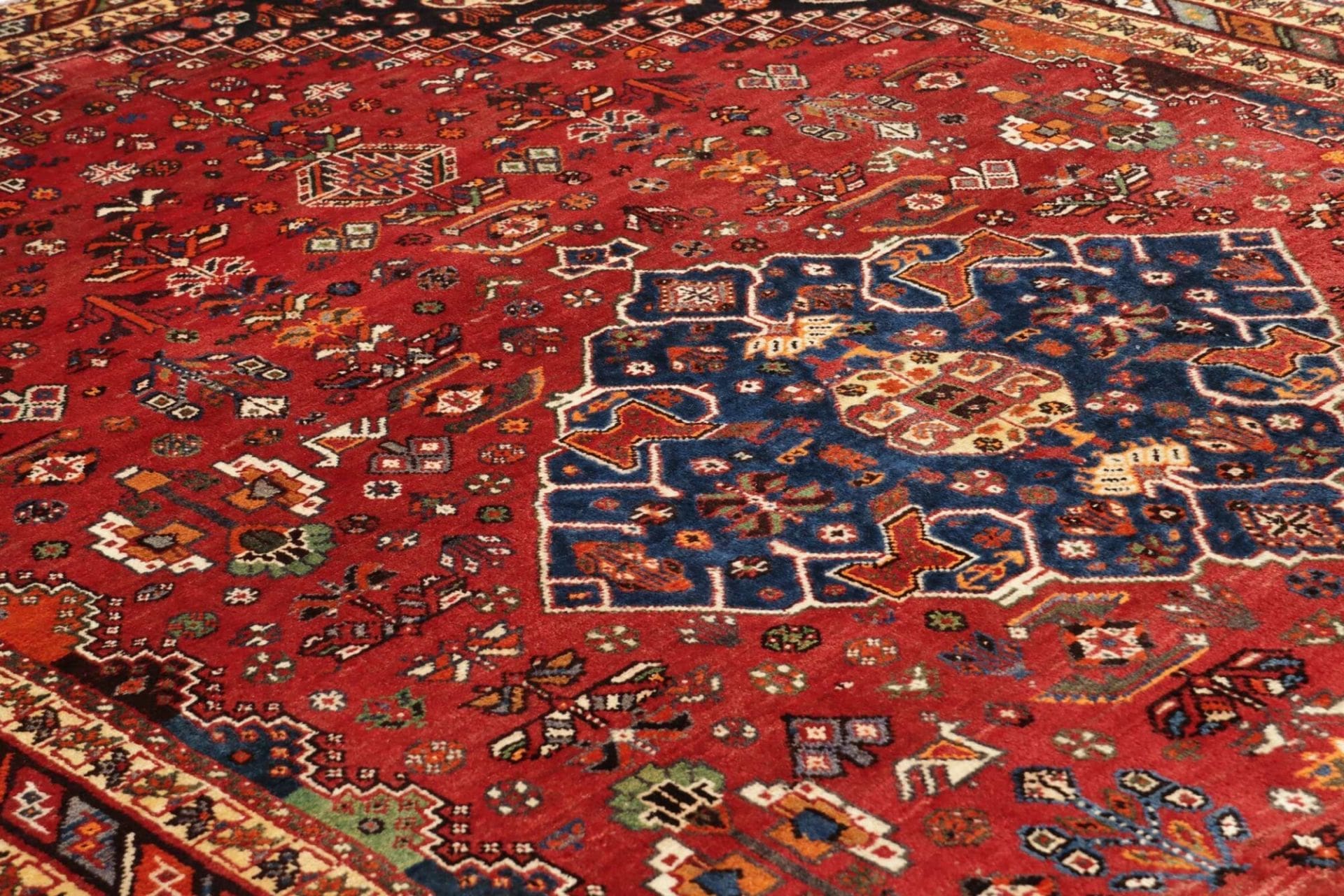 Hand-Knotted Wool Qashqai Persian Rug, 181 × 270 cm