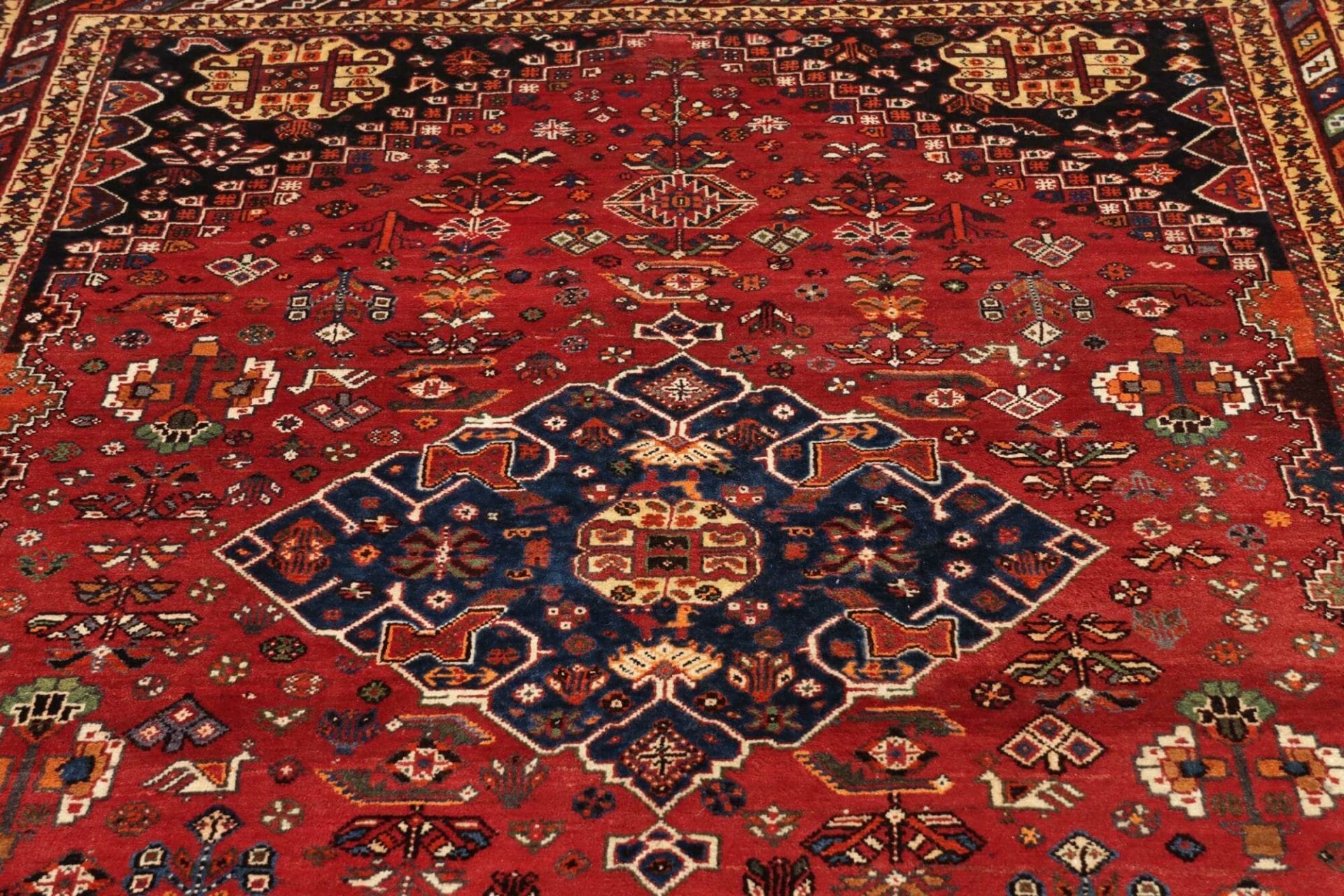Hand-Knotted Wool Qashqai Persian Rug, 181 × 270 cm