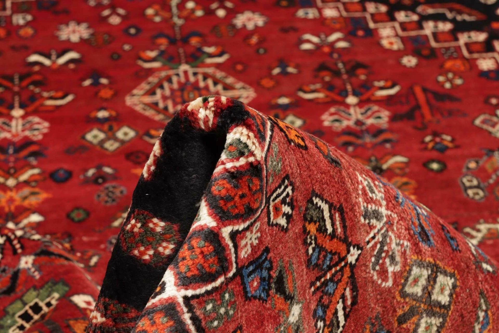 Hand-Knotted Wool Qashqai Persian Rug, 181 × 270 cm