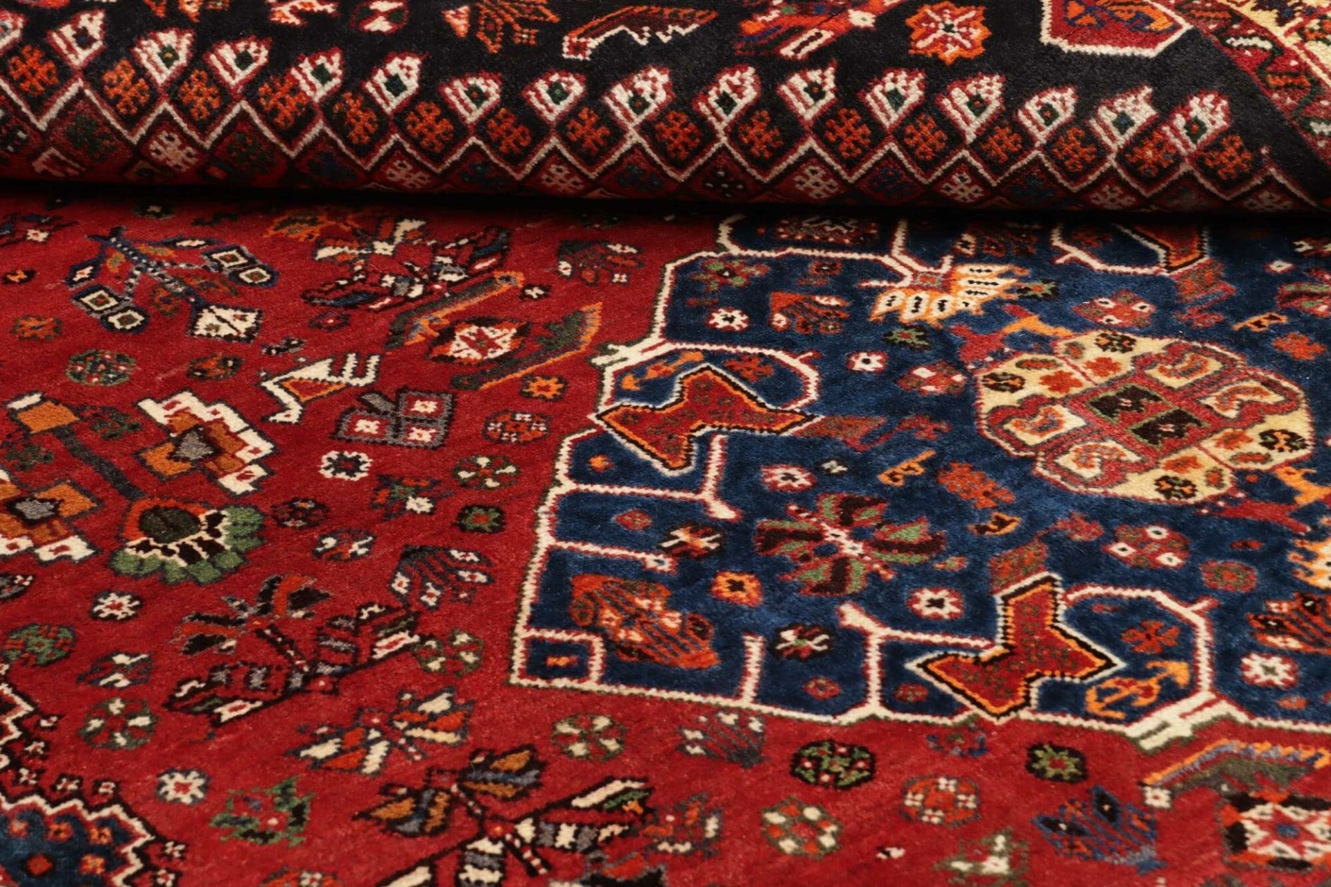 Hand-Knotted Wool Qashqai Persian Rug, 181 × 270 cm